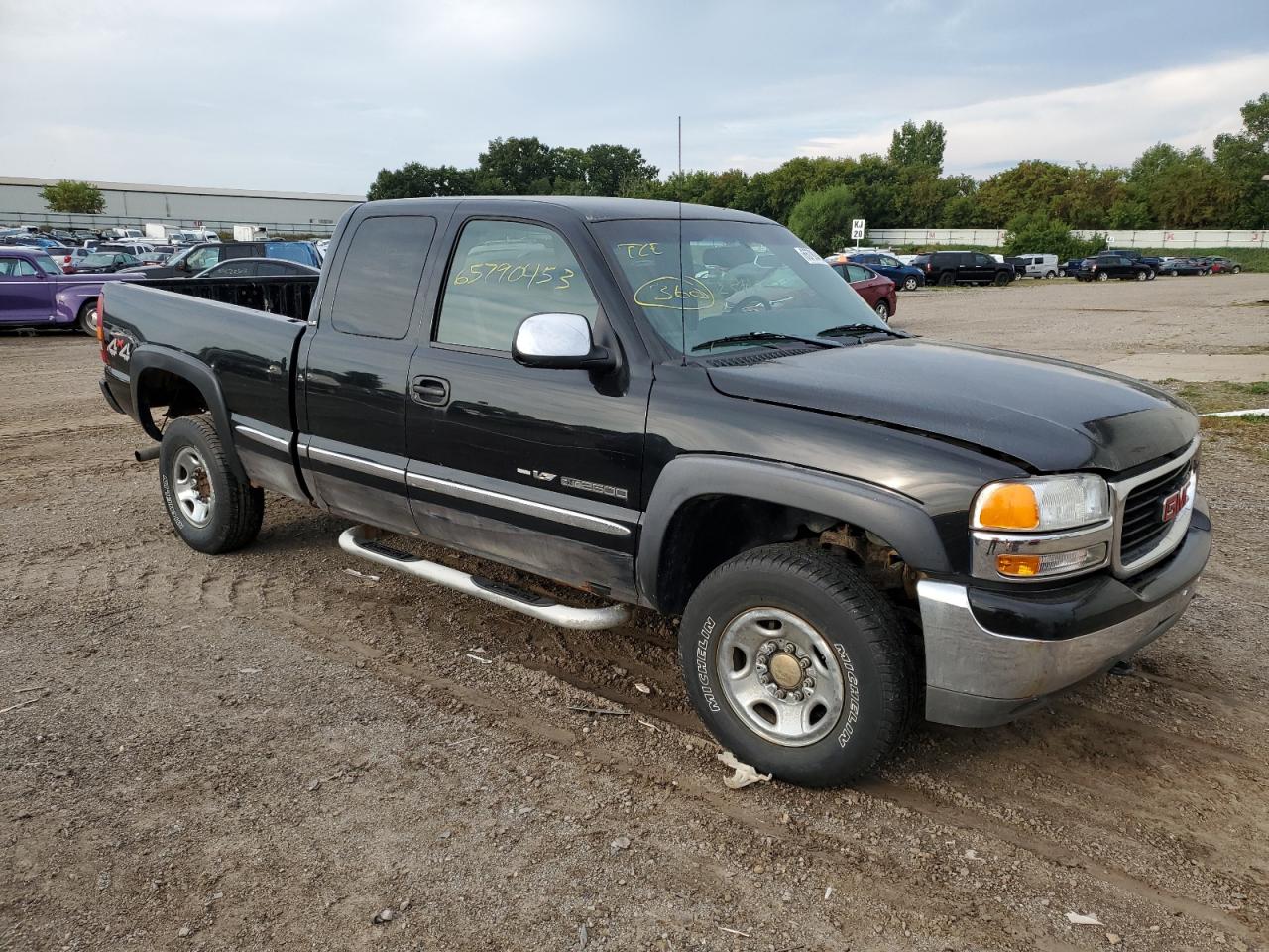 Photo 3 VIN: 1GTGK29U4XZ540614 - GMC SIERRA 