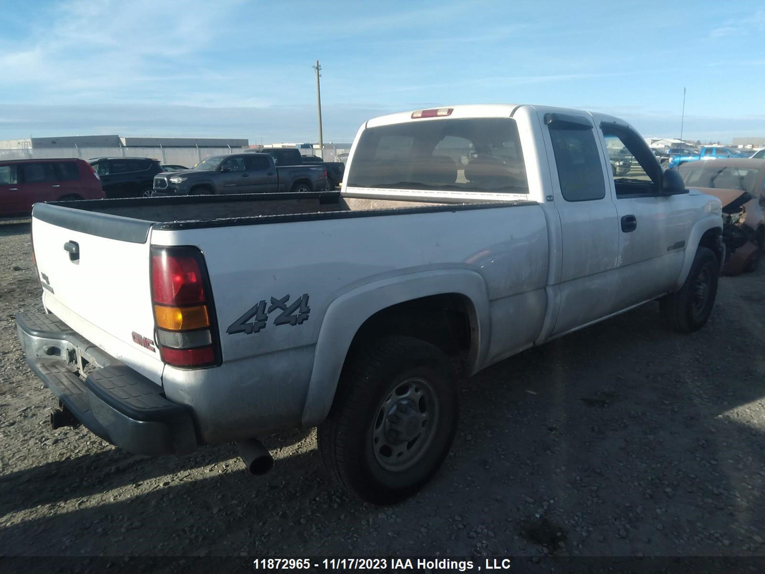 Photo 3 VIN: 1GTGK29U74Z183716 - GMC NULL 