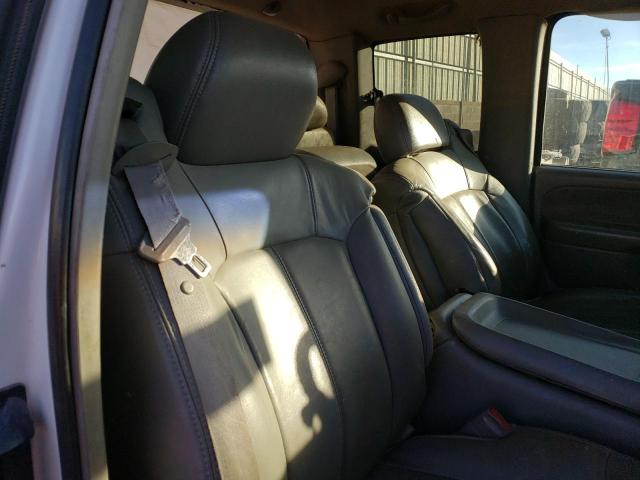 Photo 9 VIN: 1GTGK29UXYZ142485 - GMC NEW SIERRA 