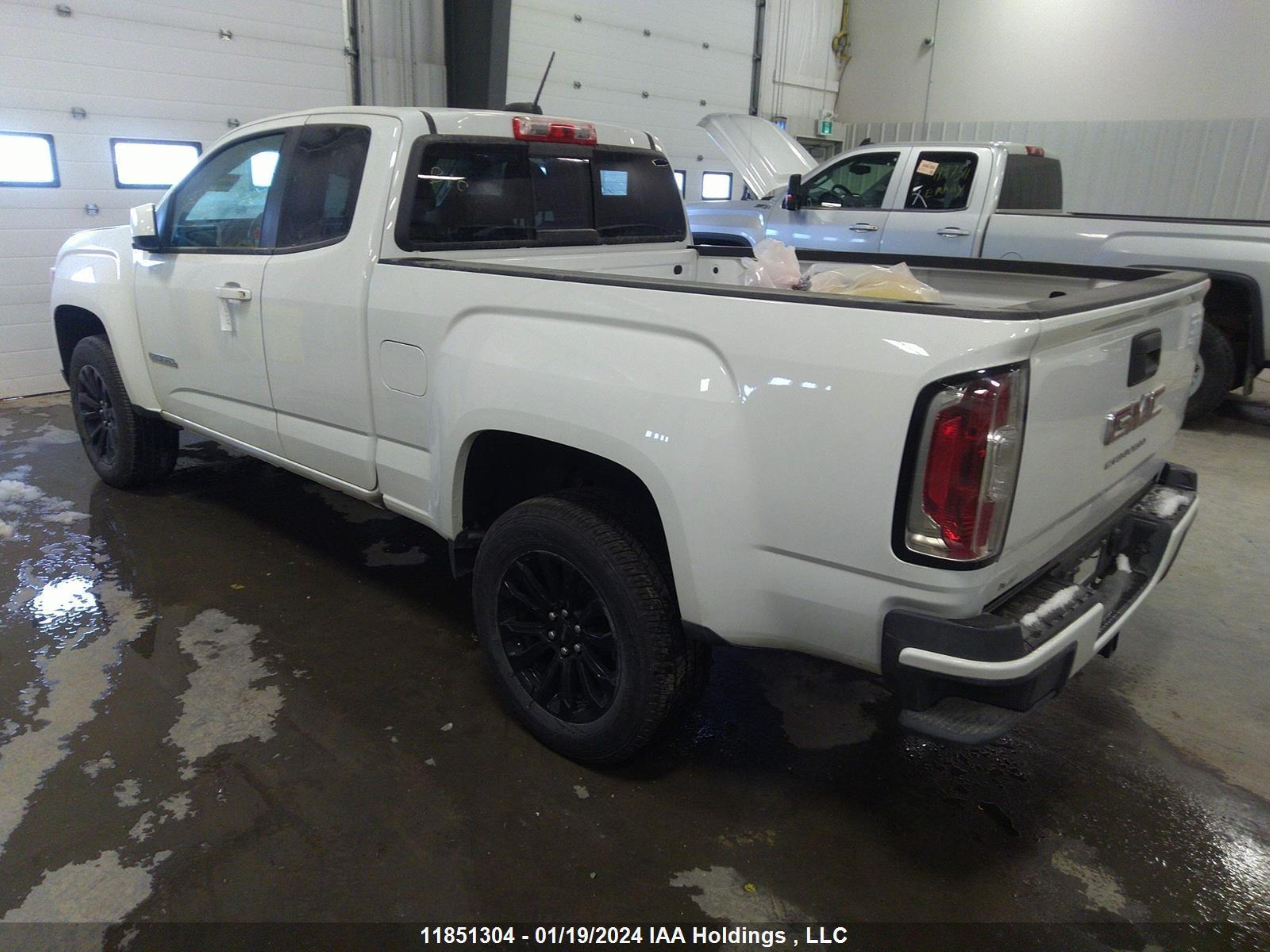 Photo 2 VIN: 1GTH5CEN2N1315300 - GMC CANYON 