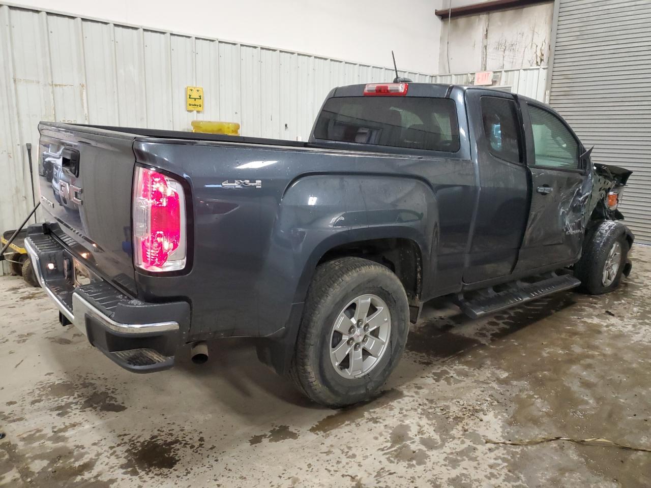 Photo 2 VIN: 1GTH6AE33F1187036 - GMC CANYON 