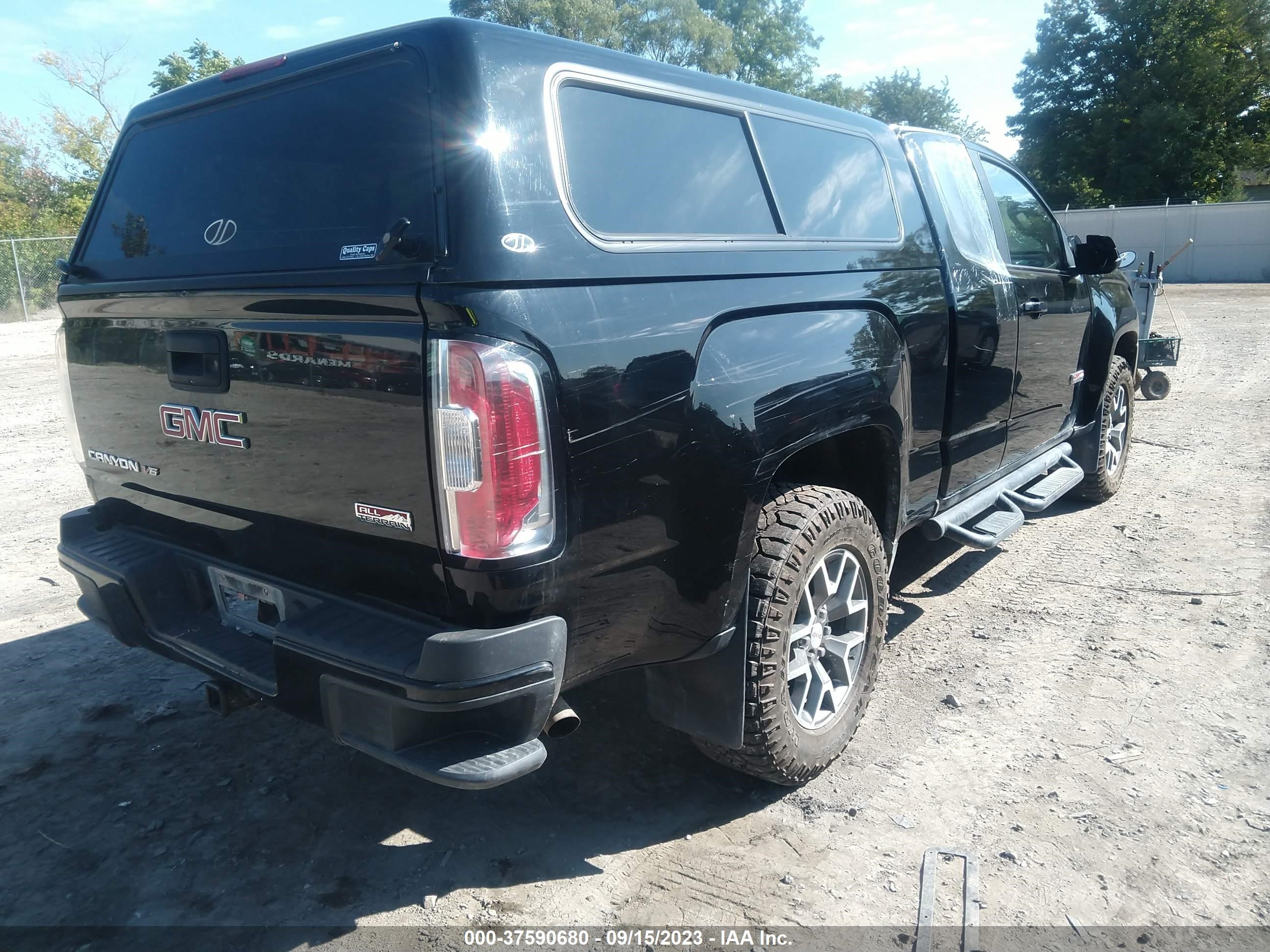 Photo 3 VIN: 1GTH6FEN8K1171424 - GMC CANYON 