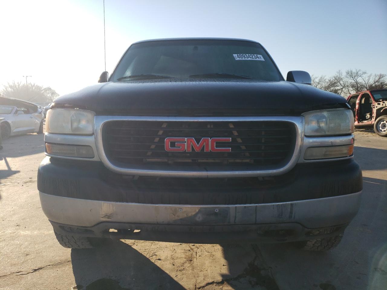 Photo 4 VIN: 1GTHC23112F107410 - GMC SIERRA 