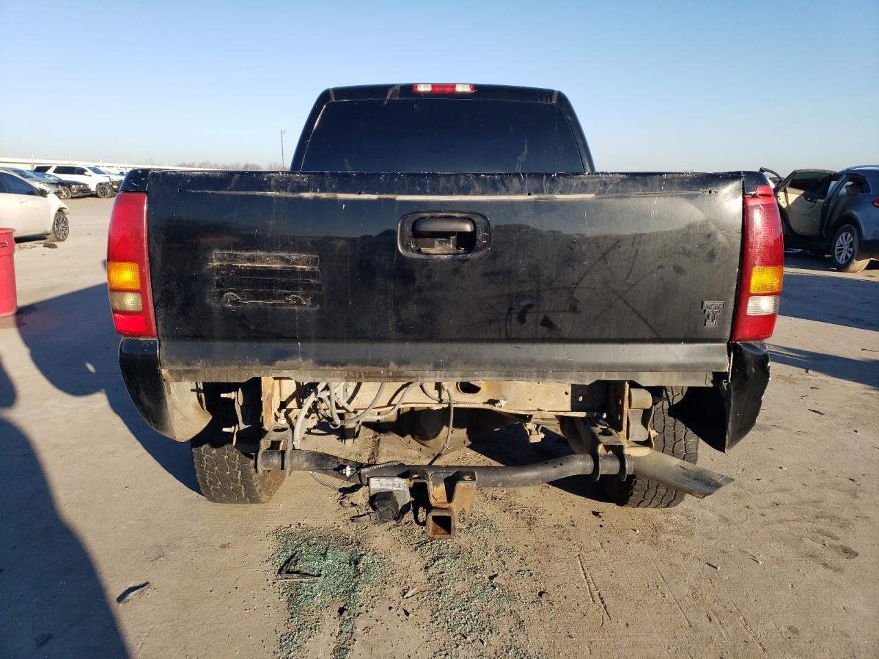 Photo 5 VIN: 1GTHC23112F107410 - GMC SIERRA 