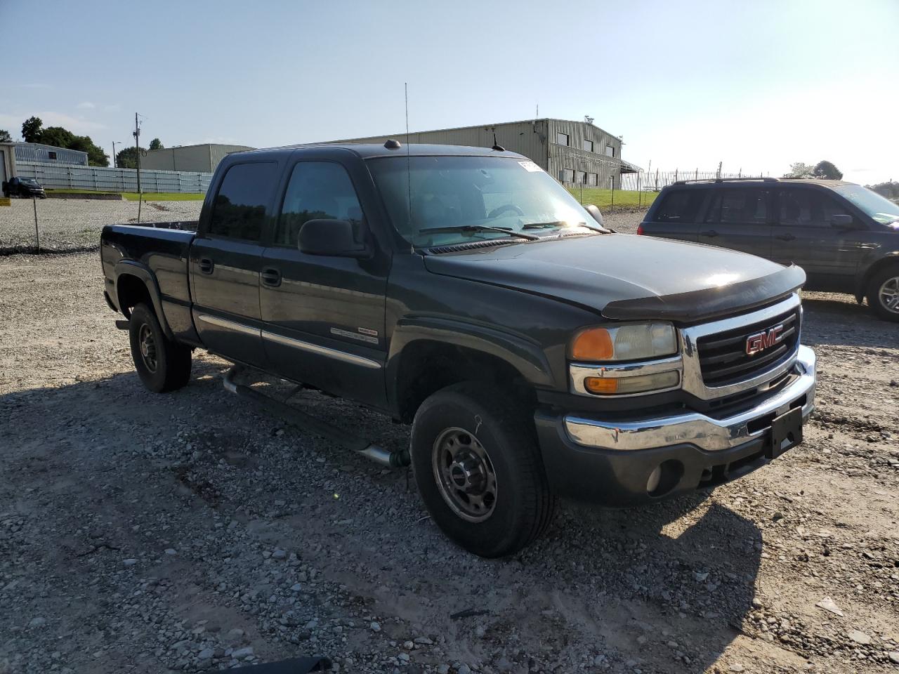 Photo 3 VIN: 1GTHC23284F242511 - GMC SIERRA 