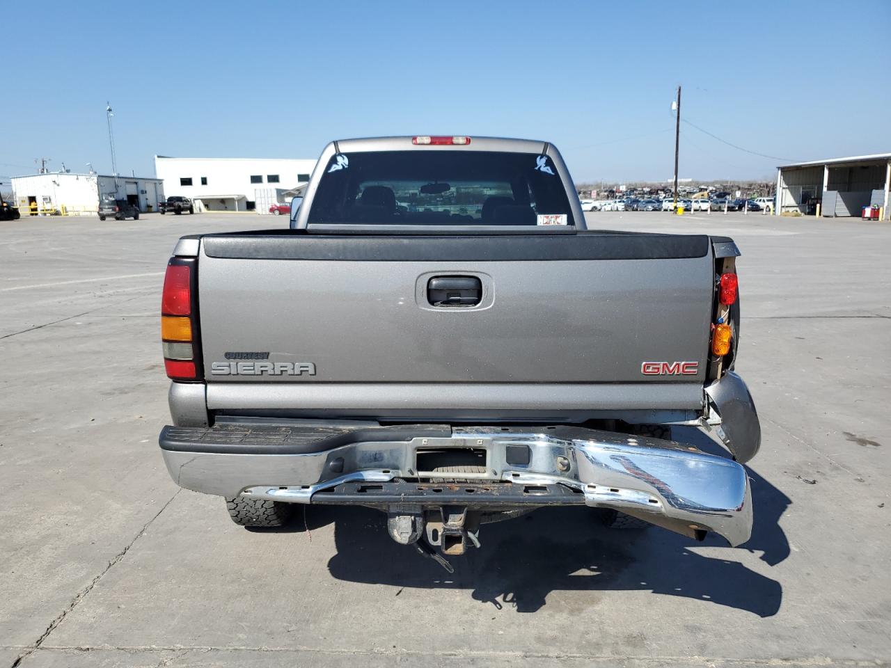 Photo 5 VIN: 1GTHC23D16F256979 - GMC SIERRA 