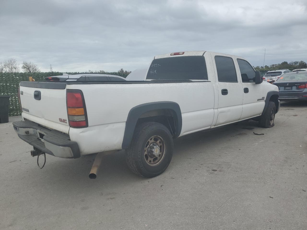 Photo 2 VIN: 1GTHC23D67F144177 - GMC SIERRA 