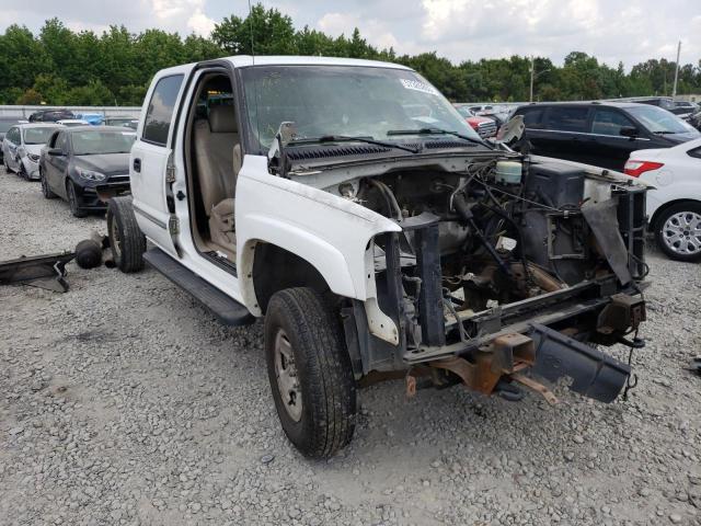 Photo 3 VIN: 1GTHC23U12F152597 - GMC SIERRA C25 