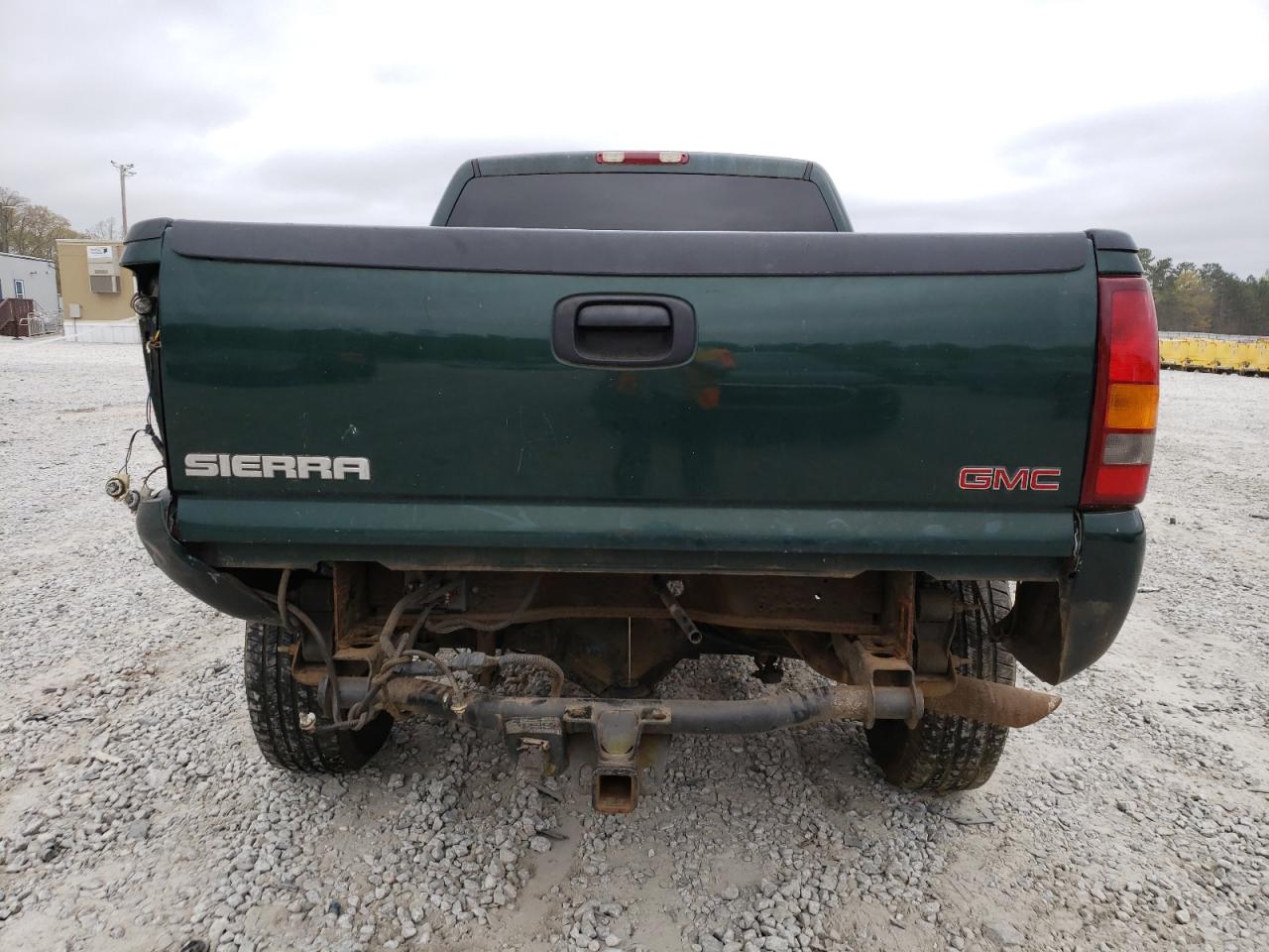 Photo 5 VIN: 1GTHC23U42F136412 - GMC SIERRA 