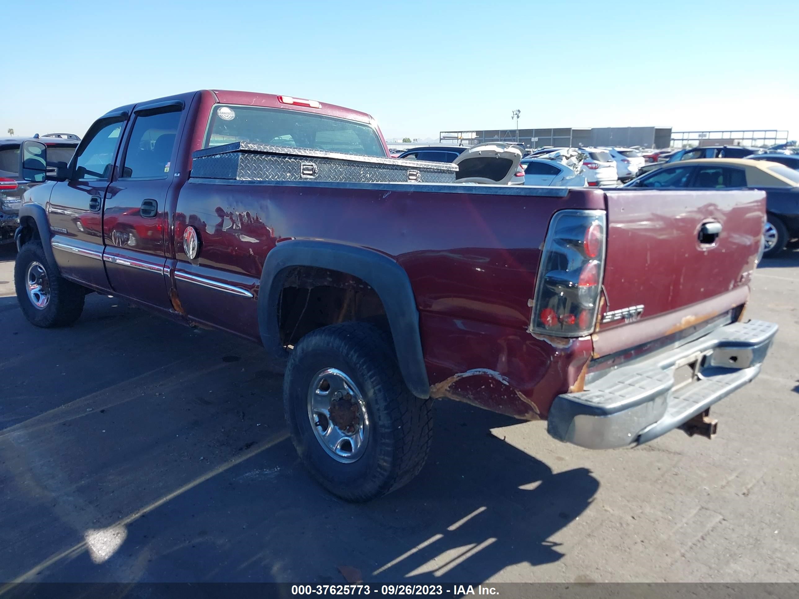 Photo 2 VIN: 1GTHC23U51F103367 - GMC SIERRA 