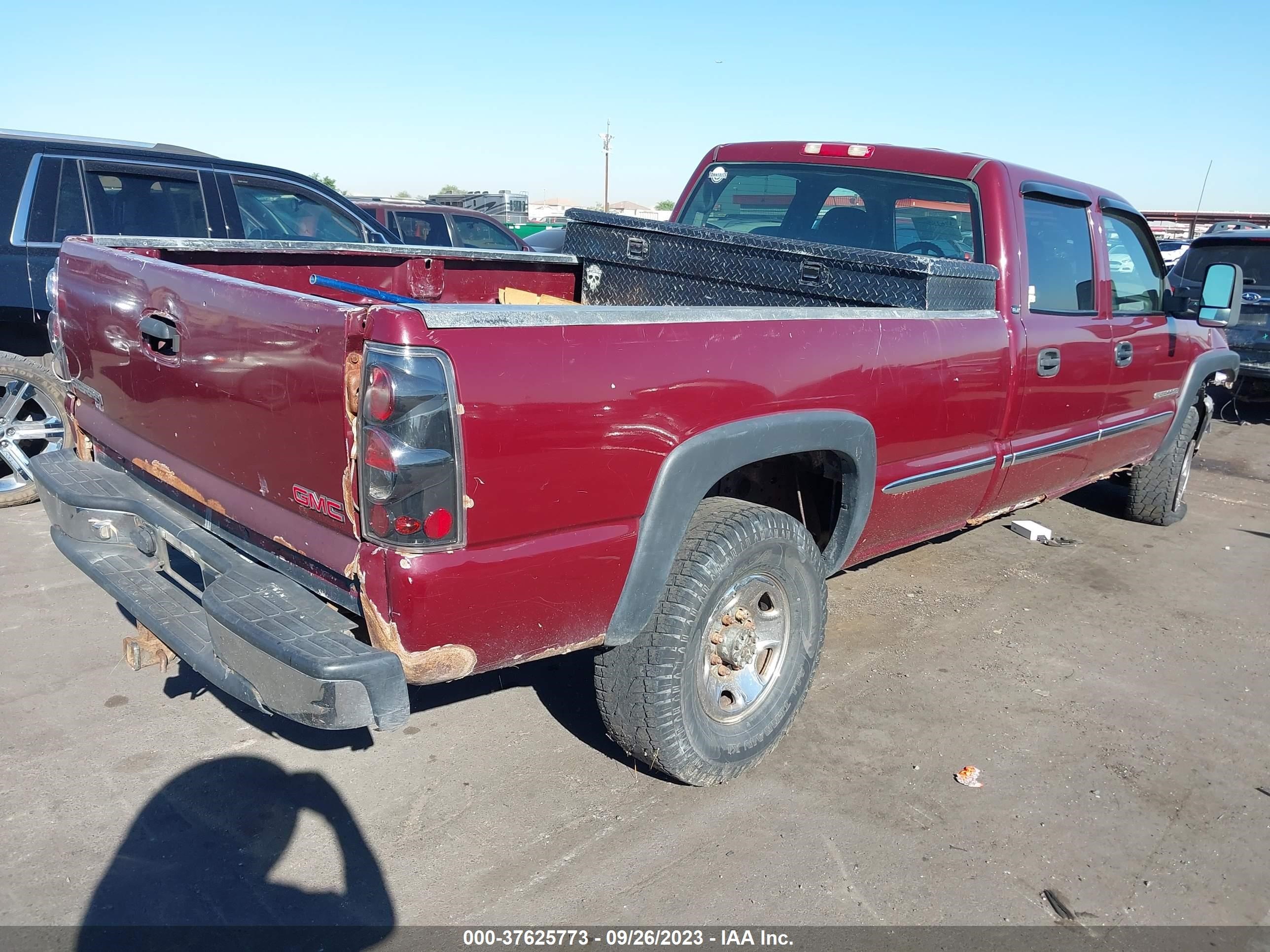 Photo 3 VIN: 1GTHC23U51F103367 - GMC SIERRA 