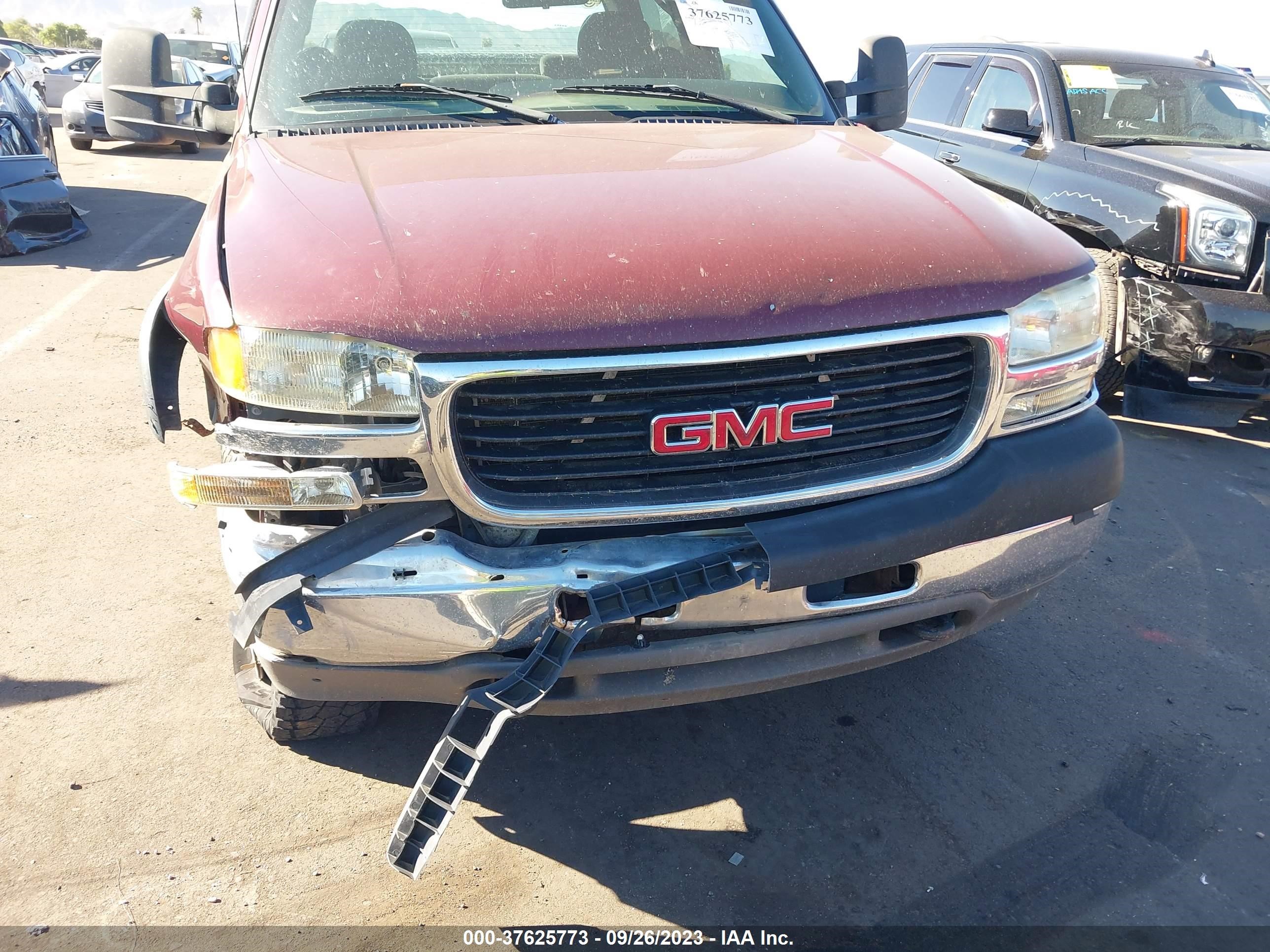 Photo 5 VIN: 1GTHC23U51F103367 - GMC SIERRA 