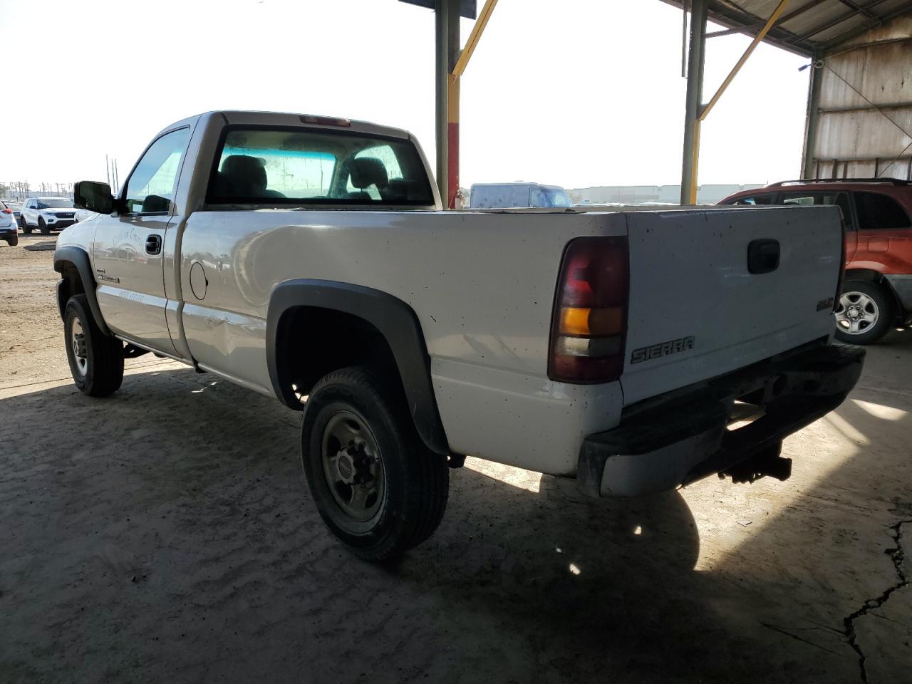 Photo 1 VIN: 1GTHC24255E338800 - GMC SIERRA 