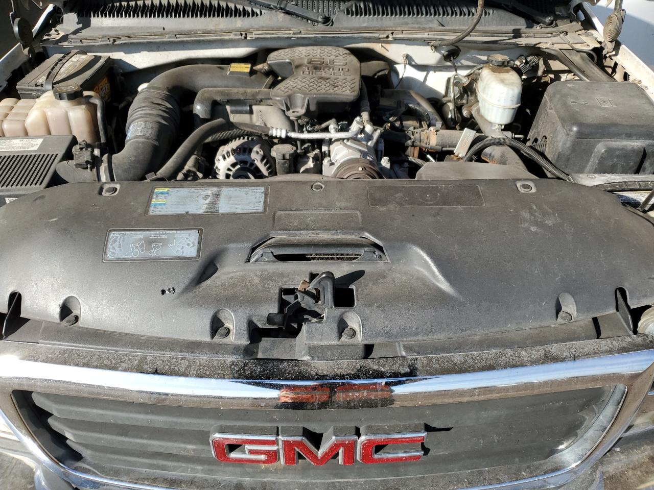 Photo 10 VIN: 1GTHC24255E338800 - GMC SIERRA 