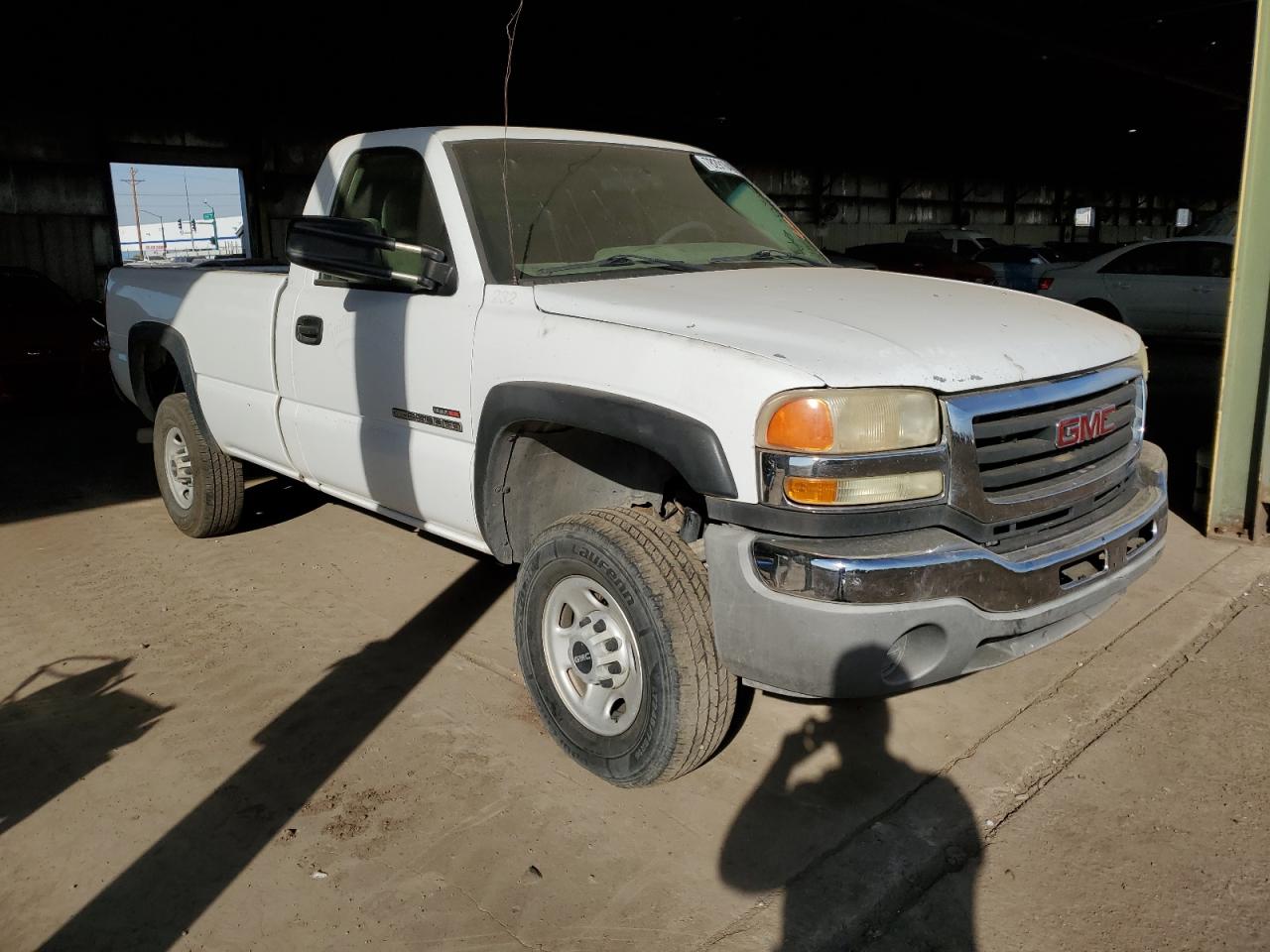 Photo 3 VIN: 1GTHC24255E338800 - GMC SIERRA 