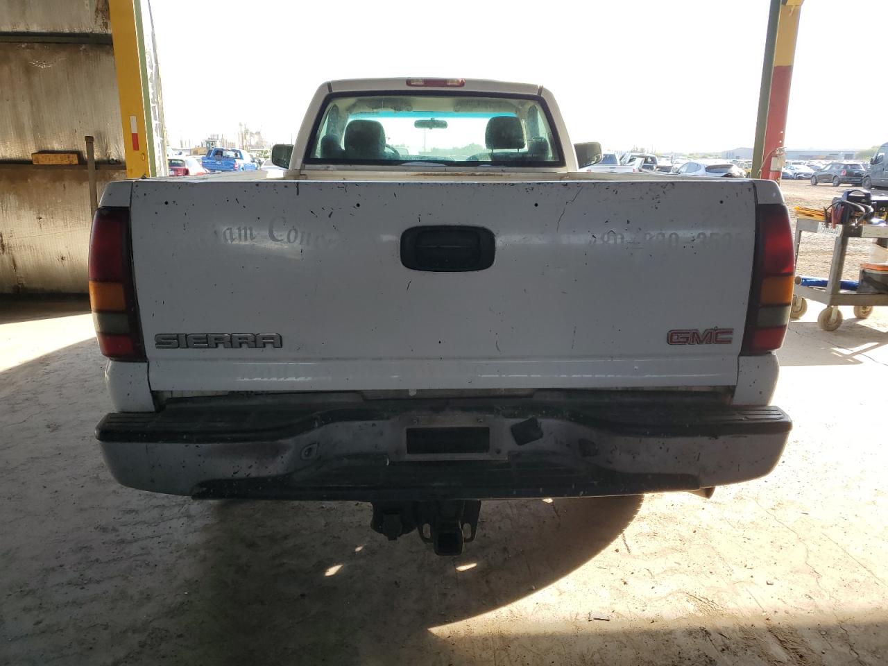 Photo 5 VIN: 1GTHC24255E338800 - GMC SIERRA 