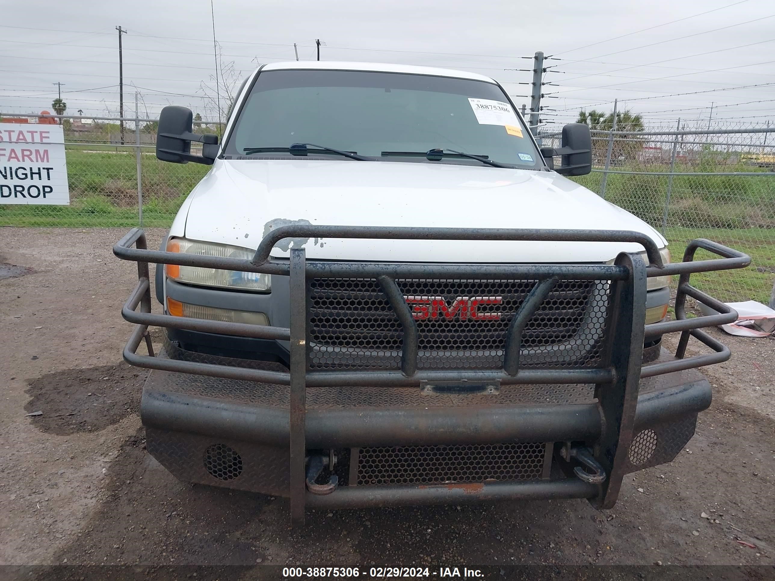 Photo 11 VIN: 1GTHC24D27E132340 - GMC SIERRA 