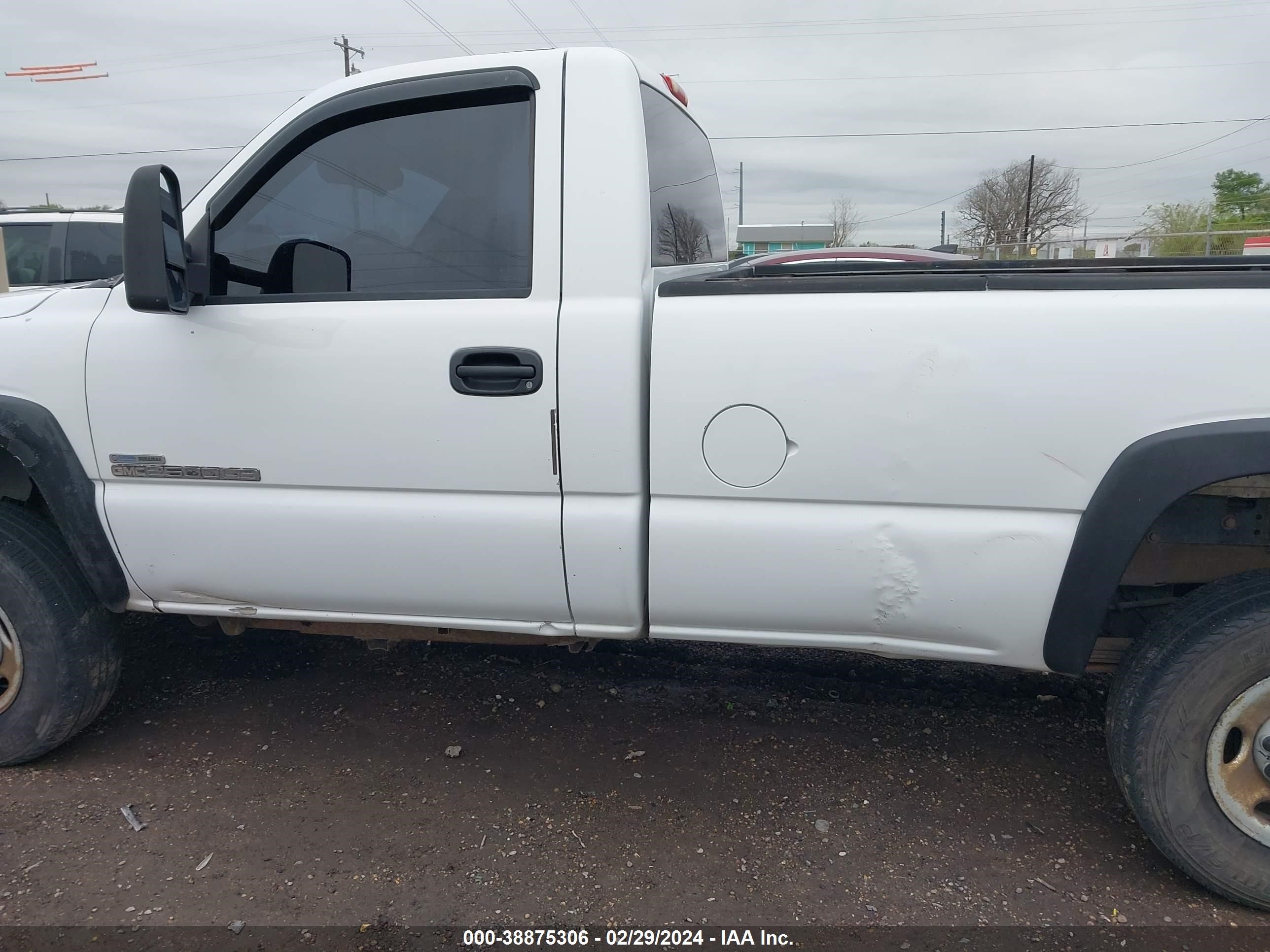 Photo 13 VIN: 1GTHC24D27E132340 - GMC SIERRA 