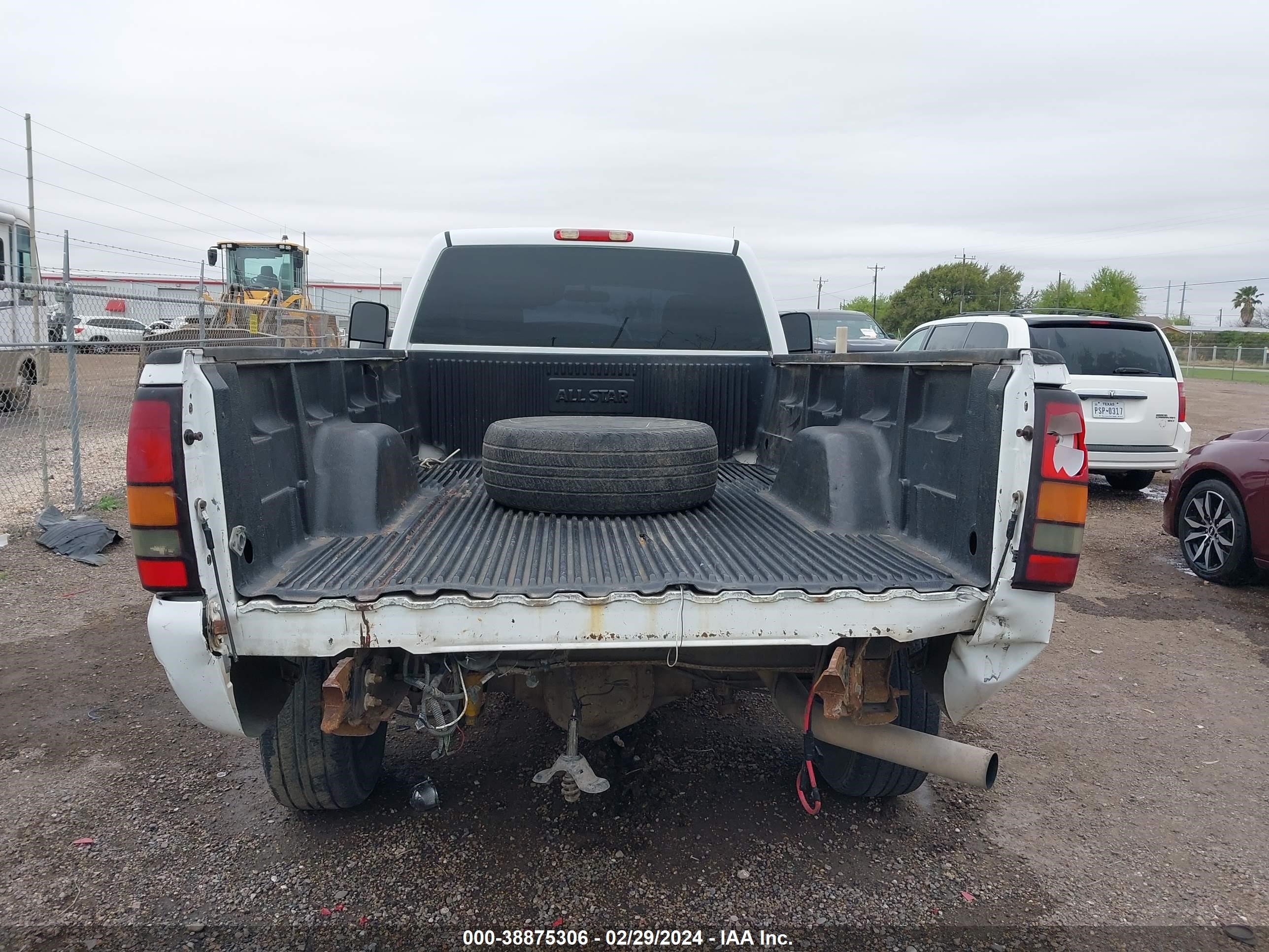 Photo 15 VIN: 1GTHC24D27E132340 - GMC SIERRA 