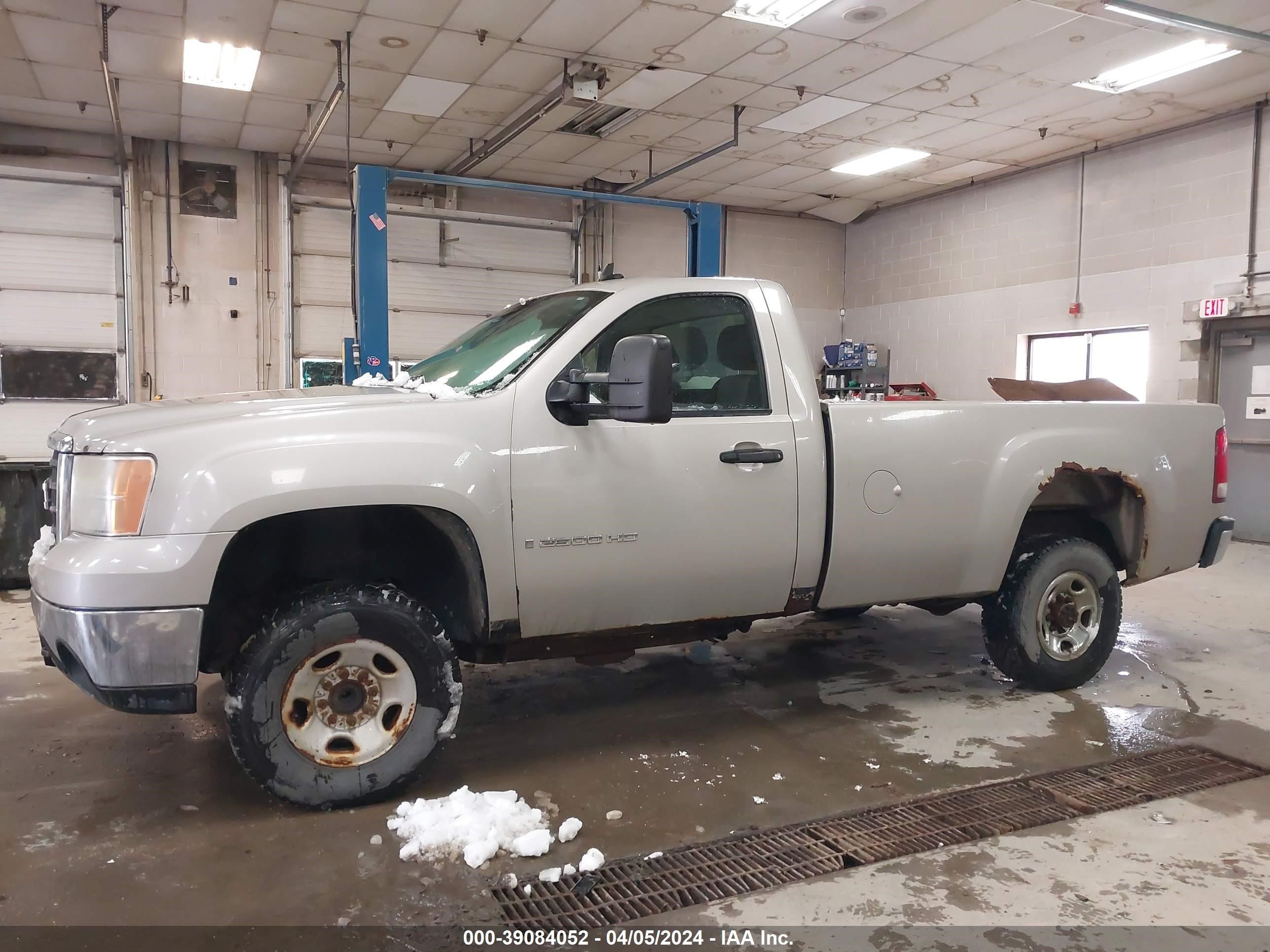 Photo 11 VIN: 1GTHC24K28E127753 - GMC SIERRA 