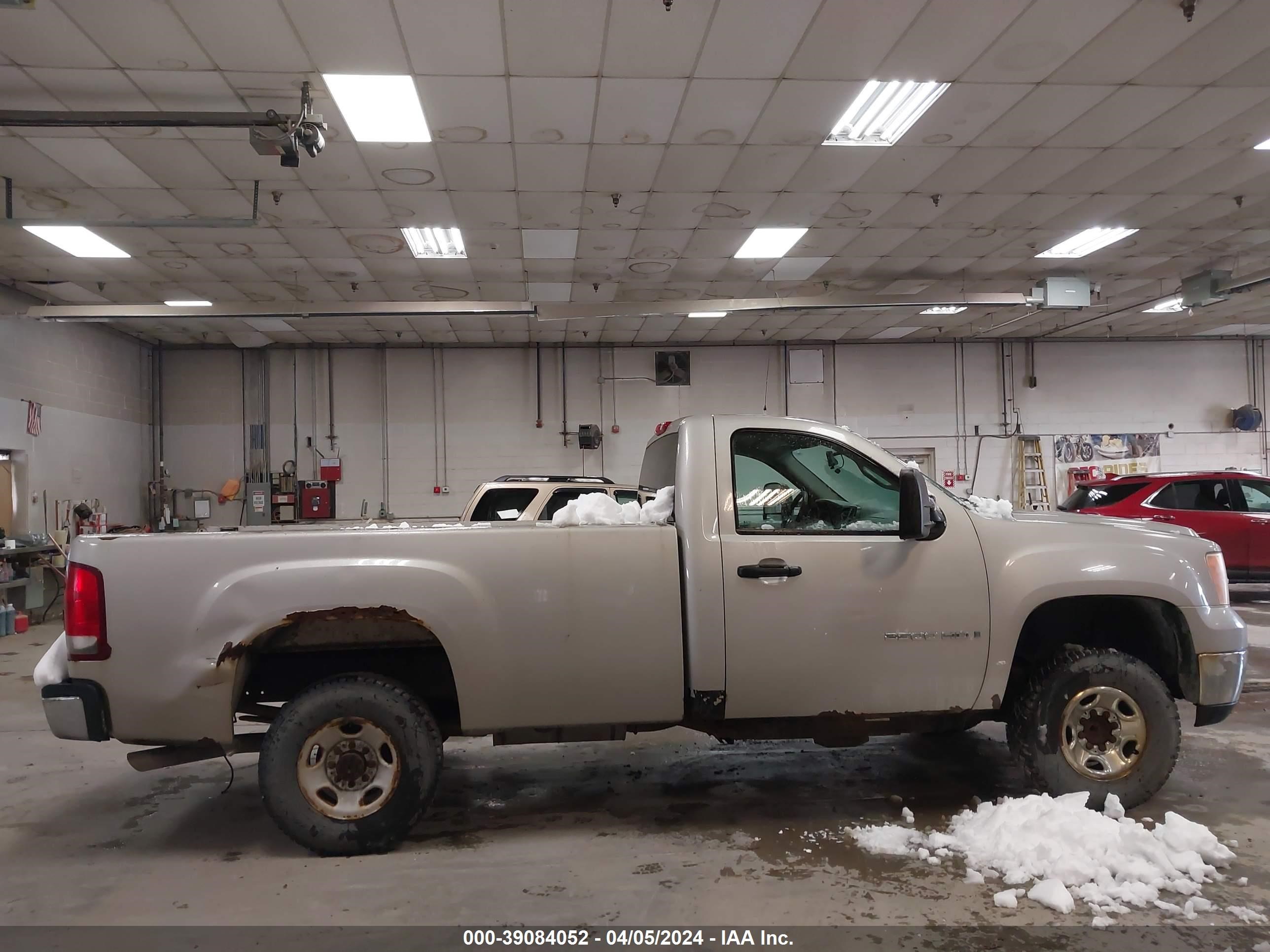 Photo 12 VIN: 1GTHC24K28E127753 - GMC SIERRA 