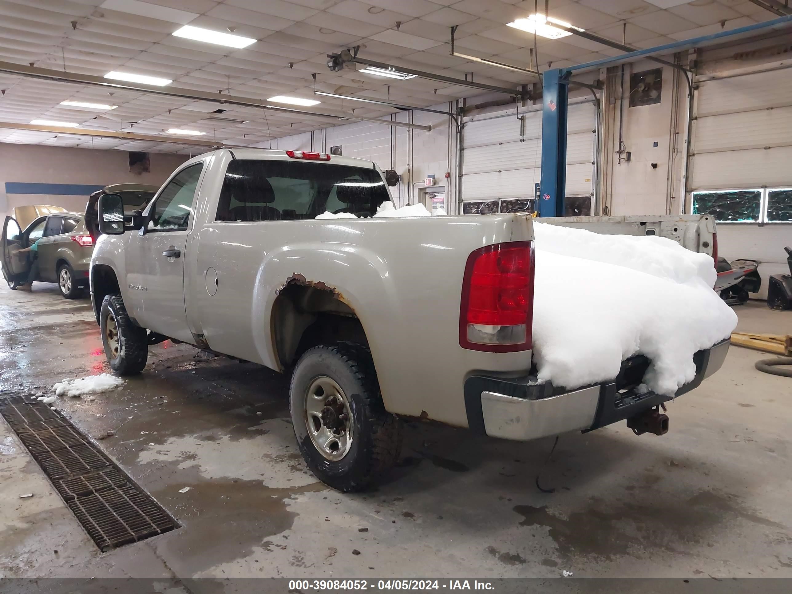 Photo 2 VIN: 1GTHC24K28E127753 - GMC SIERRA 