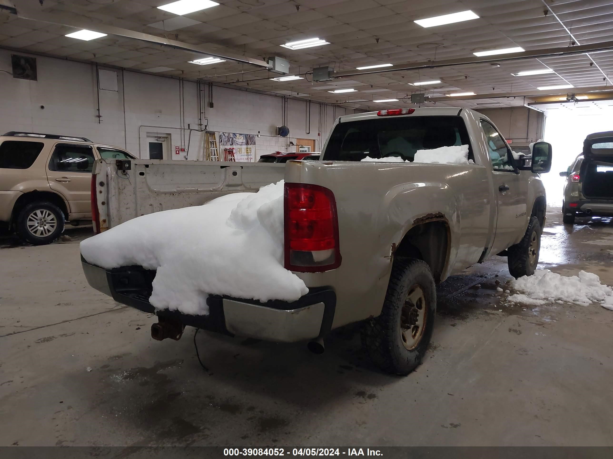 Photo 3 VIN: 1GTHC24K28E127753 - GMC SIERRA 