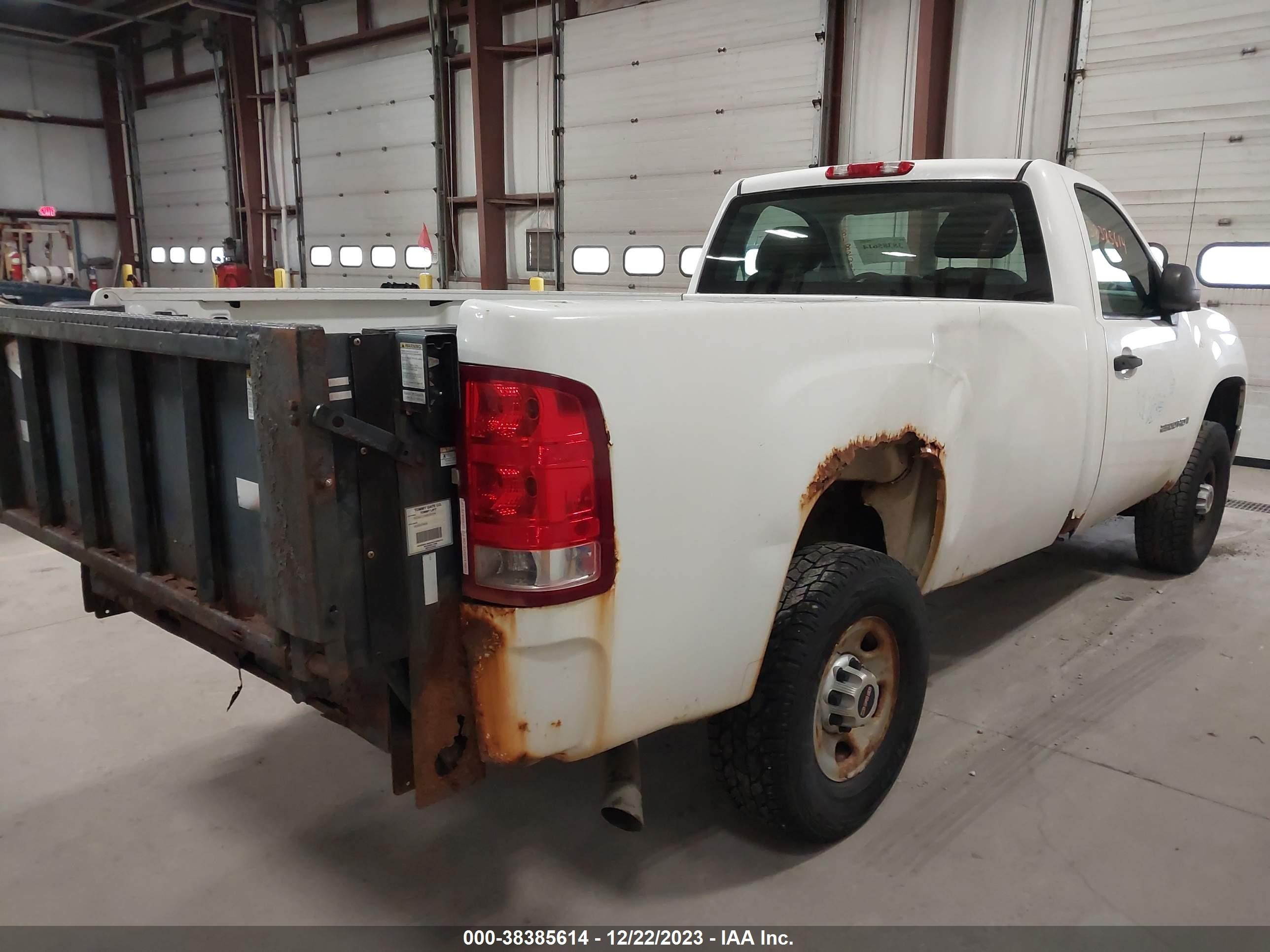 Photo 3 VIN: 1GTHC24K57E535548 - GMC SIERRA 