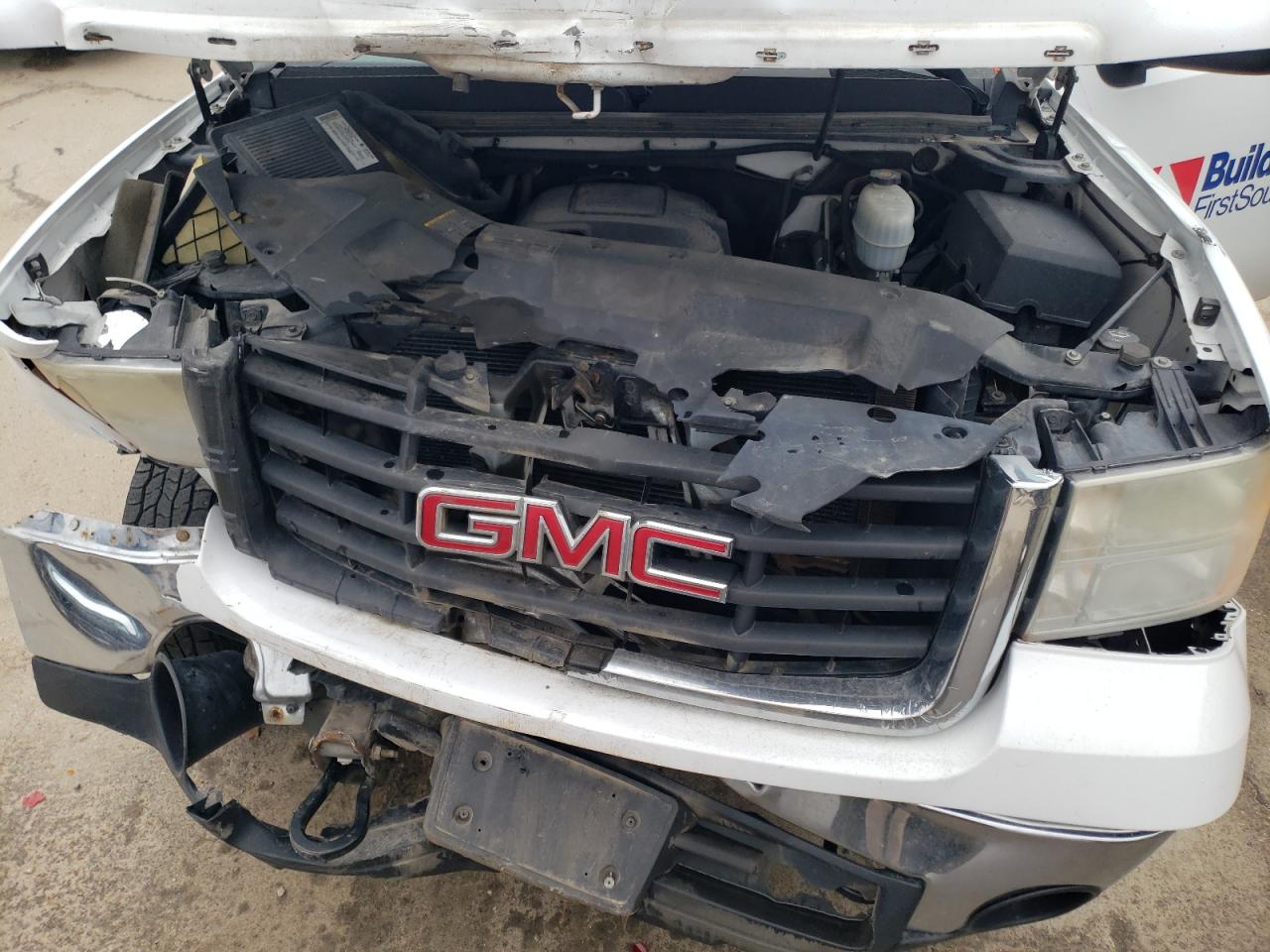 Photo 10 VIN: 1GTHC24K58E133143 - GMC SIERRA 