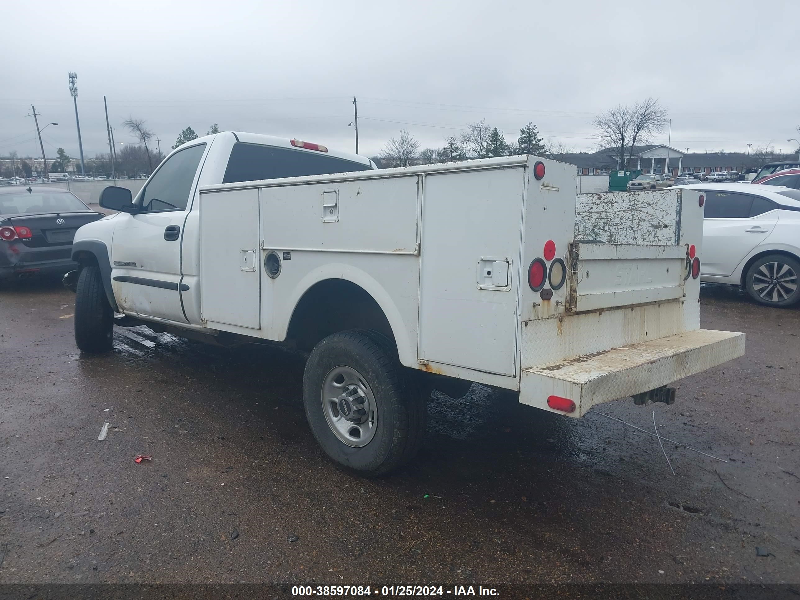 Photo 2 VIN: 1GTHC24U15E277995 - GMC SIERRA 