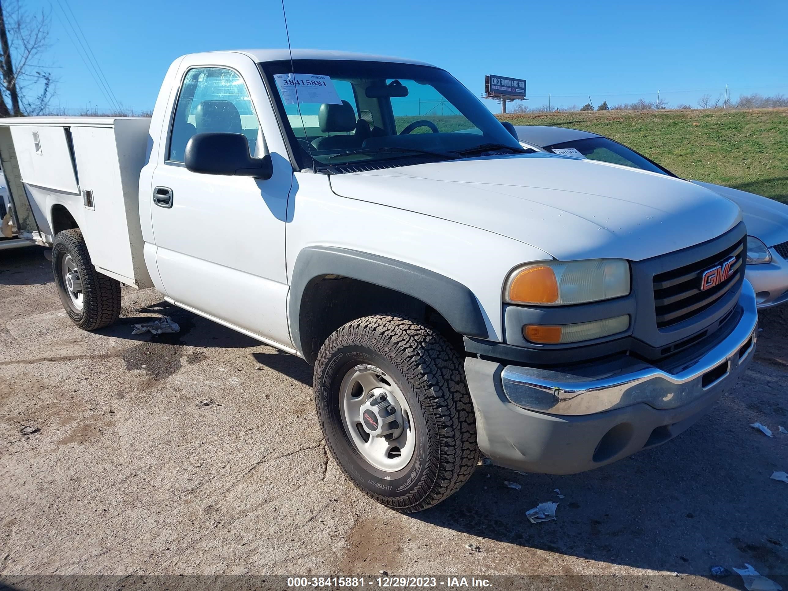 Photo 0 VIN: 1GTHC24U24E219327 - GMC SIERRA 