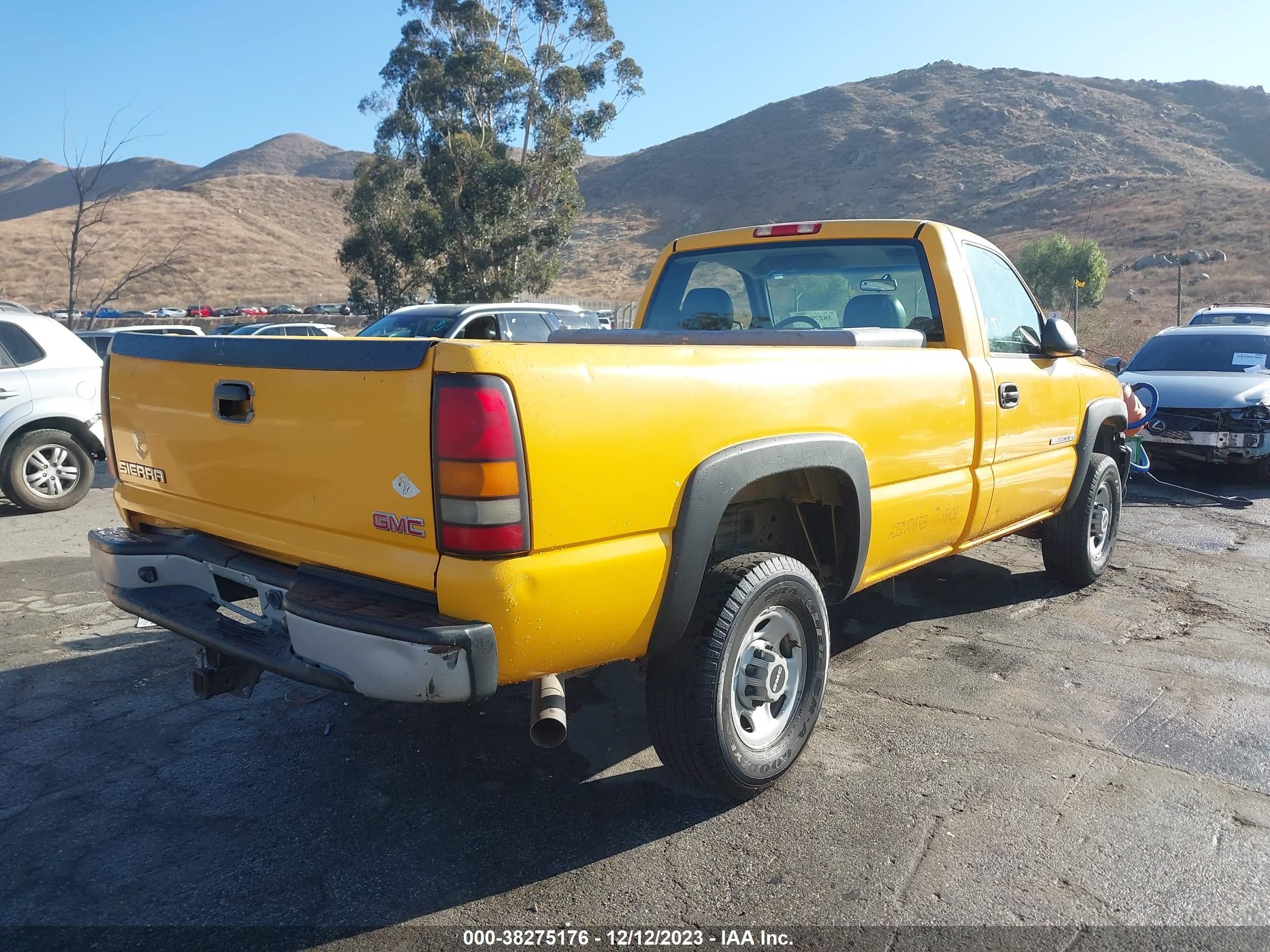 Photo 3 VIN: 1GTHC24U86E255106 - GMC SIERRA 