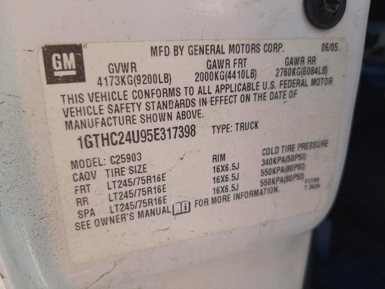 Photo 11 VIN: 1GTHC24U95E317398 - GMC SIERRA 