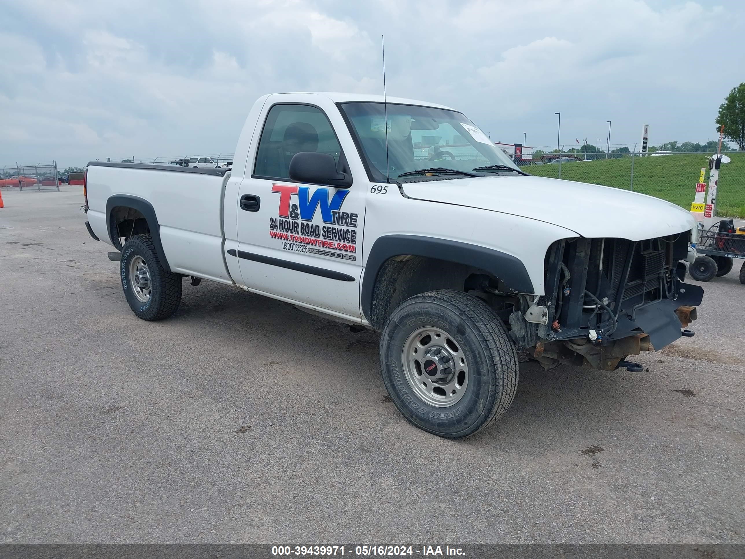 Photo 0 VIN: 1GTHC24UX4E400904 - GMC SIERRA 