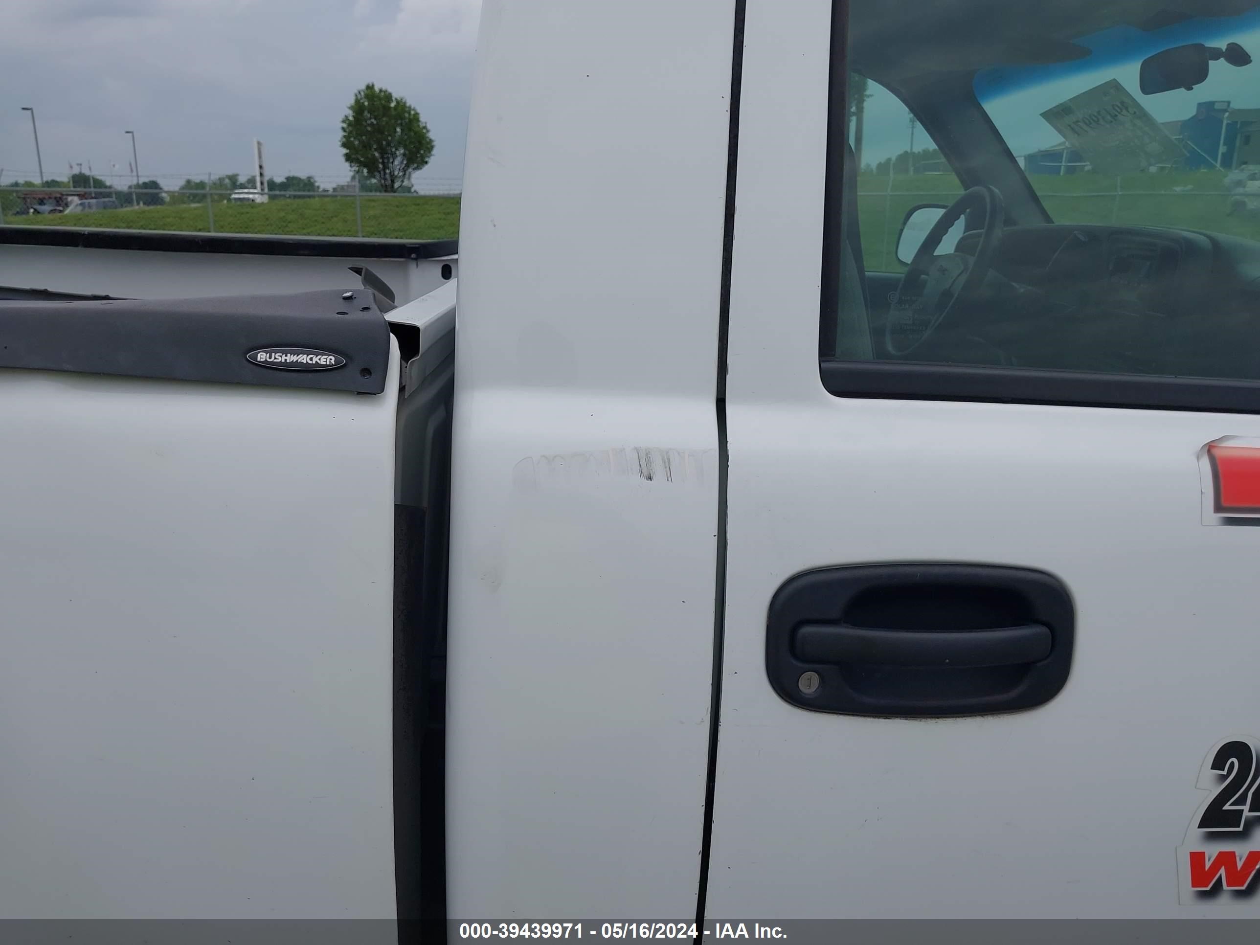 Photo 11 VIN: 1GTHC24UX4E400904 - GMC SIERRA 