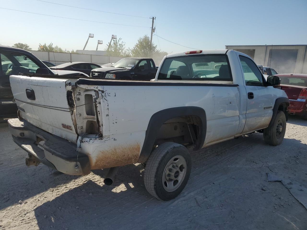 Photo 2 VIN: 1GTHC24UX5E108820 - GMC SIERRA 