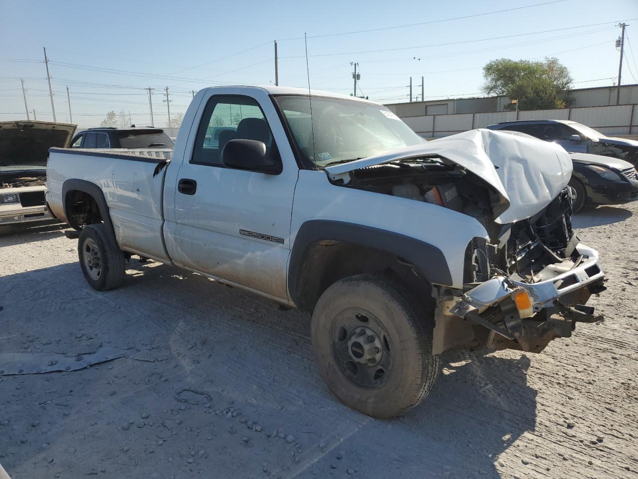 Photo 3 VIN: 1GTHC24UX5E108820 - GMC SIERRA 