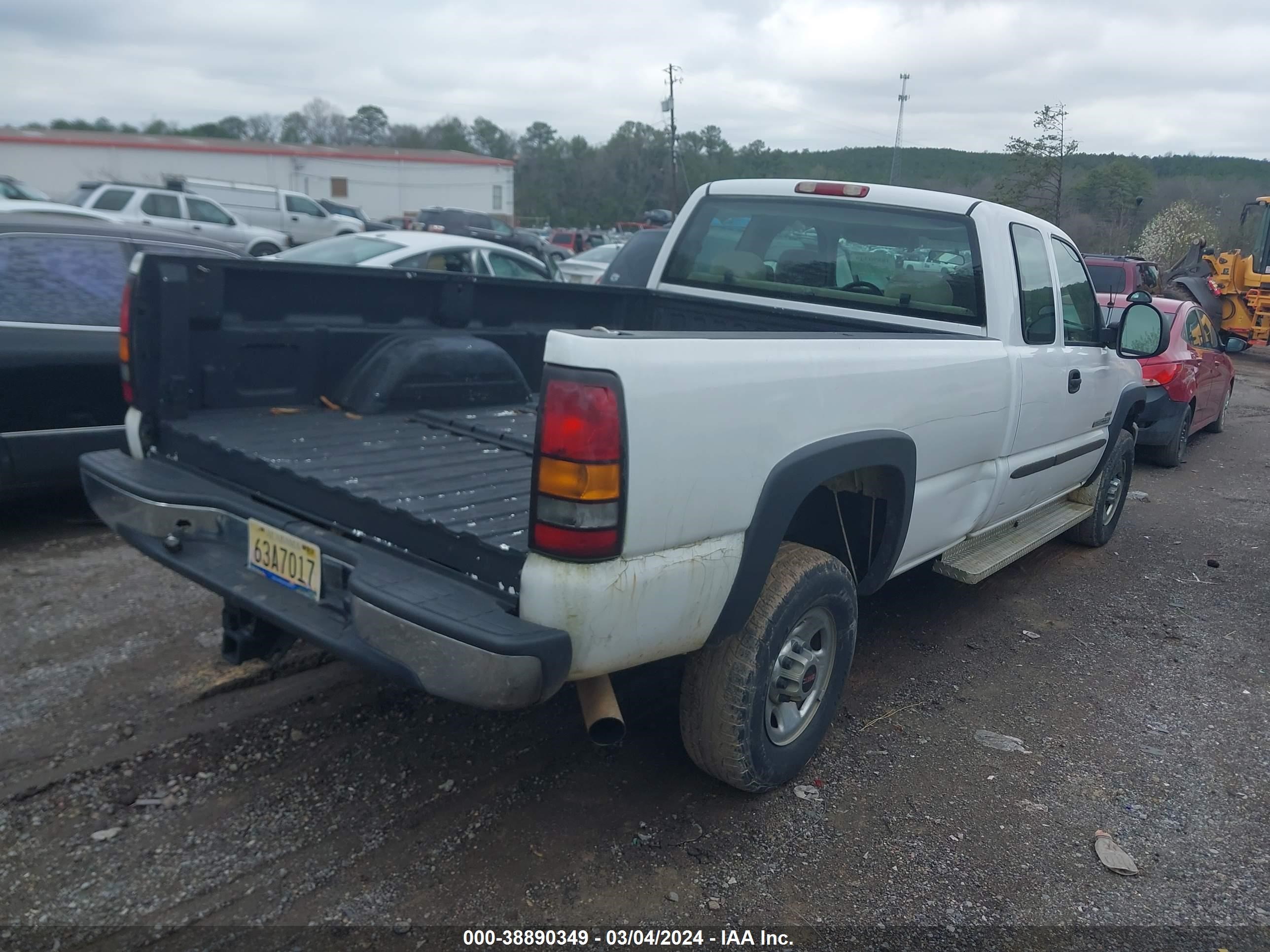 Photo 3 VIN: 1GTHC29144E190752 - GMC SIERRA 