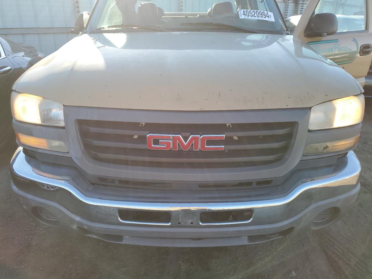 Photo 10 VIN: 1GTHC29D17E113884 - GMC SIERRA 