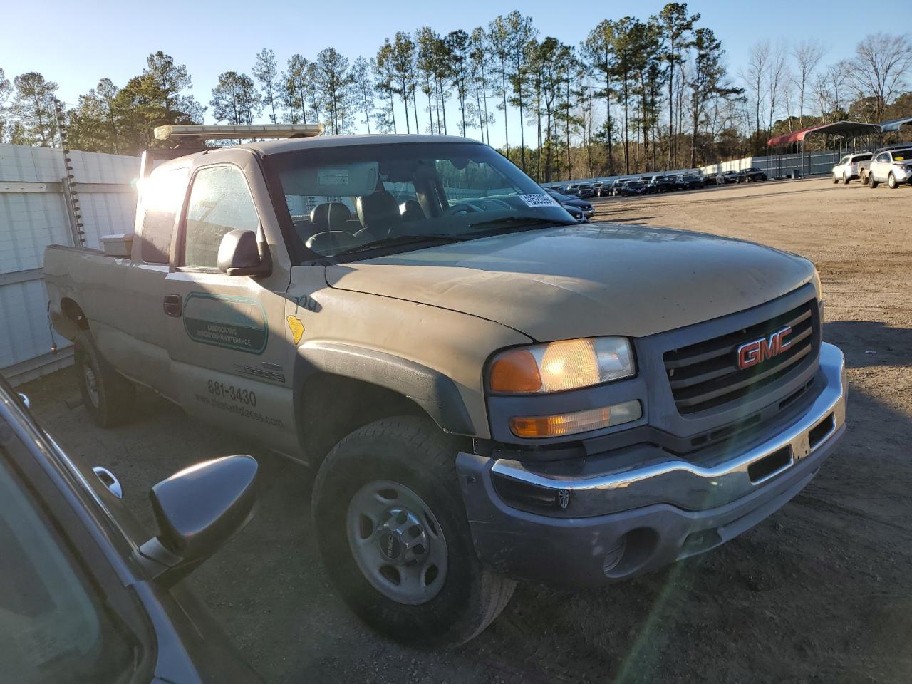 Photo 3 VIN: 1GTHC29D17E113884 - GMC SIERRA 