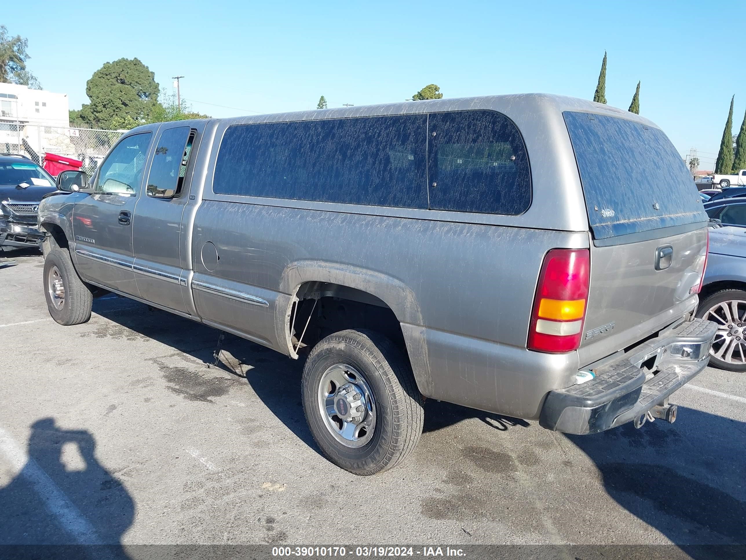 Photo 2 VIN: 1GTHC29GX1E339603 - GMC SIERRA 