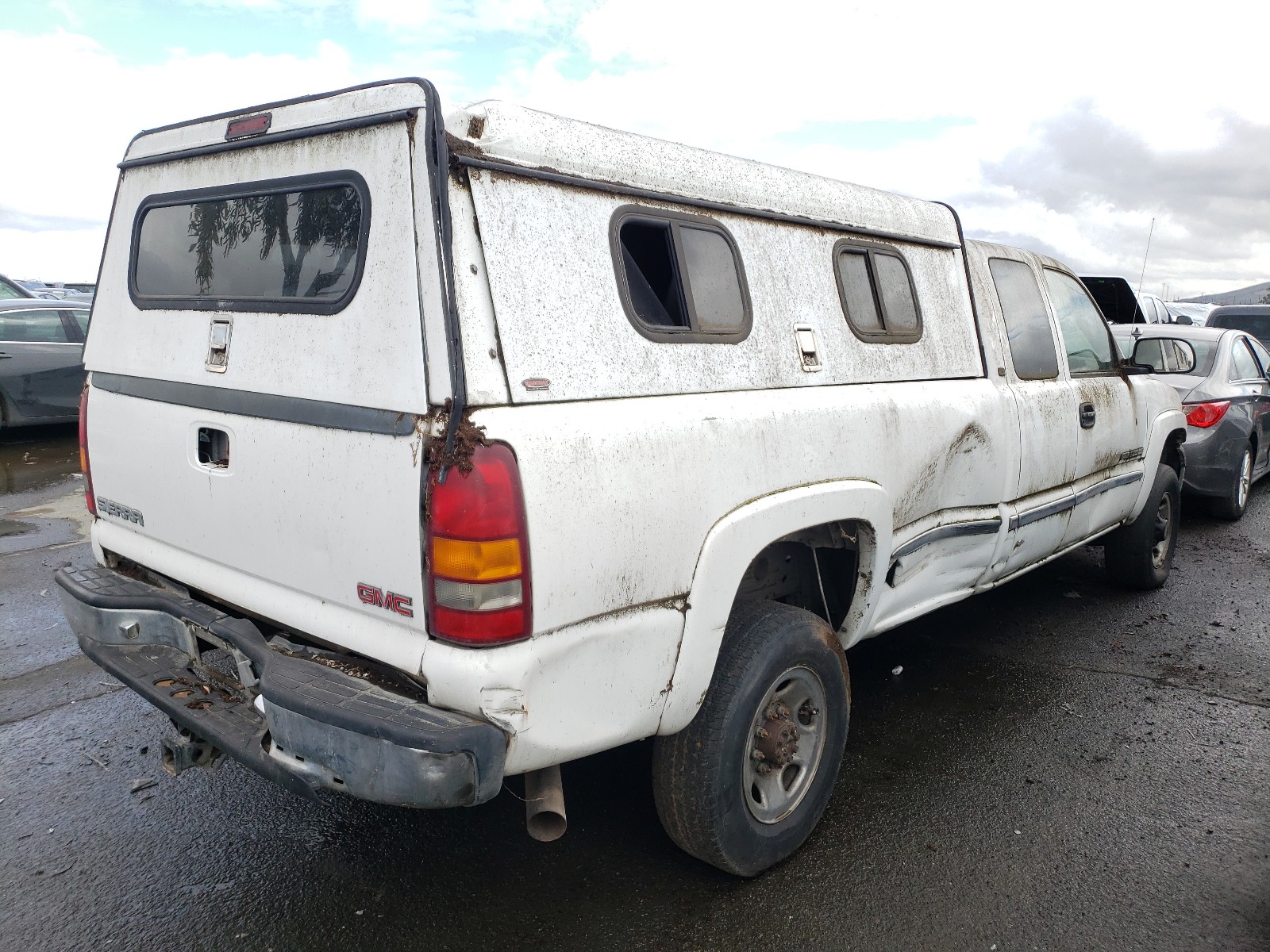 Photo 3 VIN: 1GTHC29GX2E111084 - GMC SIERRA C25 