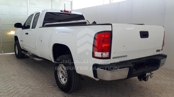 Photo 7 VIN: 1GTHC29K38E120531 - GMC SIERRA 