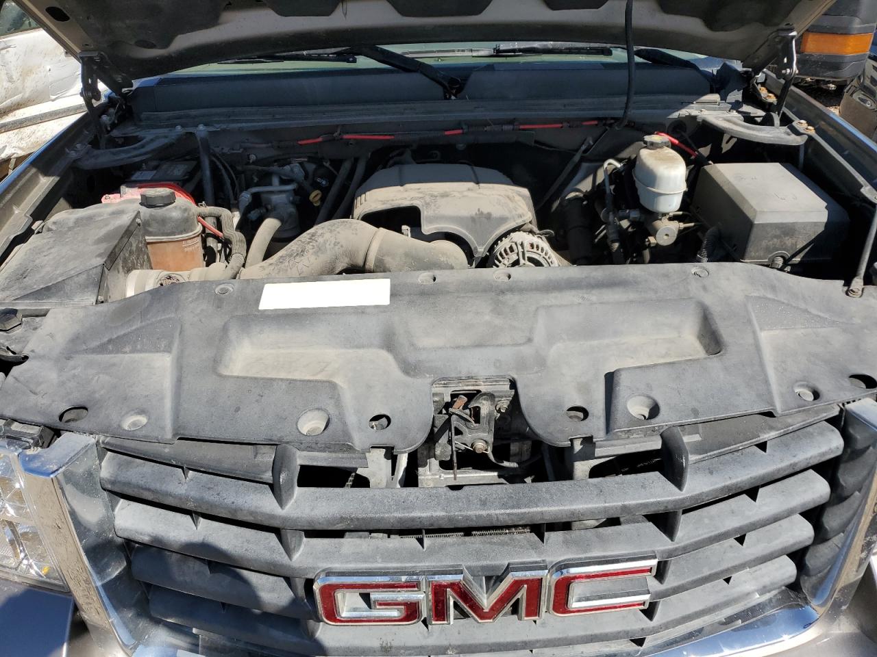 Photo 10 VIN: 1GTHC29K48E146457 - GMC SIERRA 