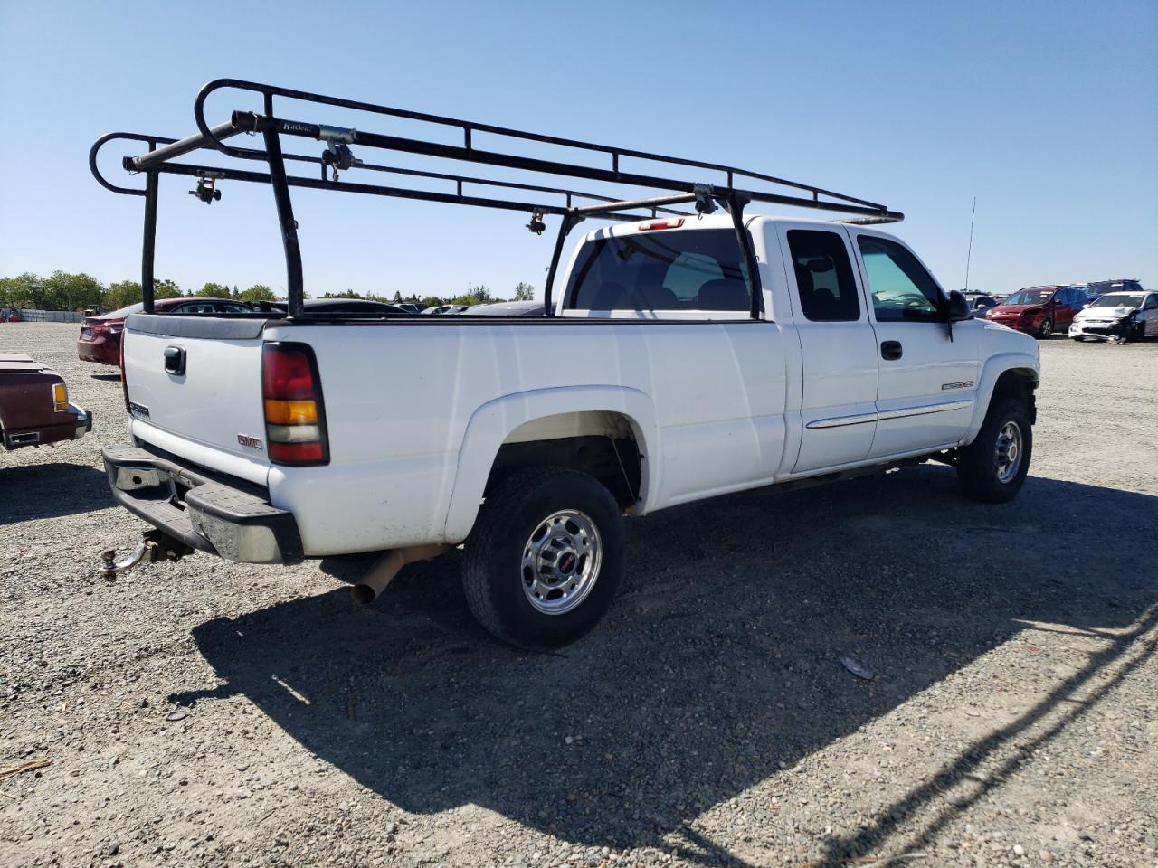 Photo 2 VIN: 1GTHC29U05E109516 - GMC SIERRA 