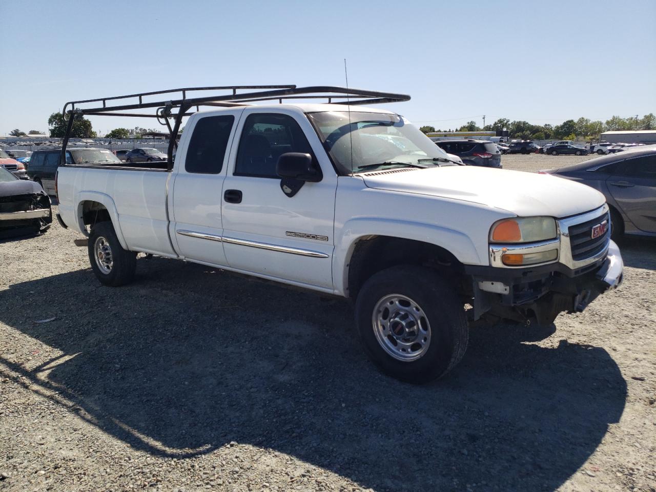 Photo 3 VIN: 1GTHC29U05E109516 - GMC SIERRA 