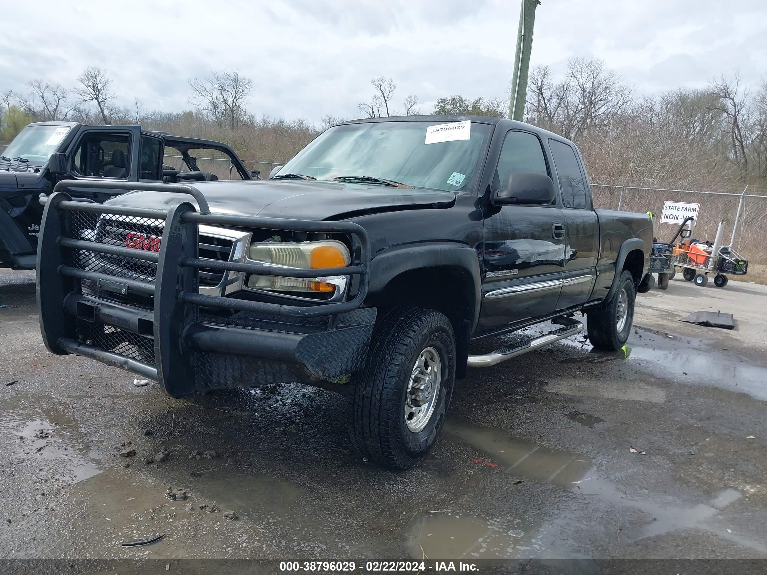 Photo 1 VIN: 1GTHC29U23E100250 - GMC SIERRA 