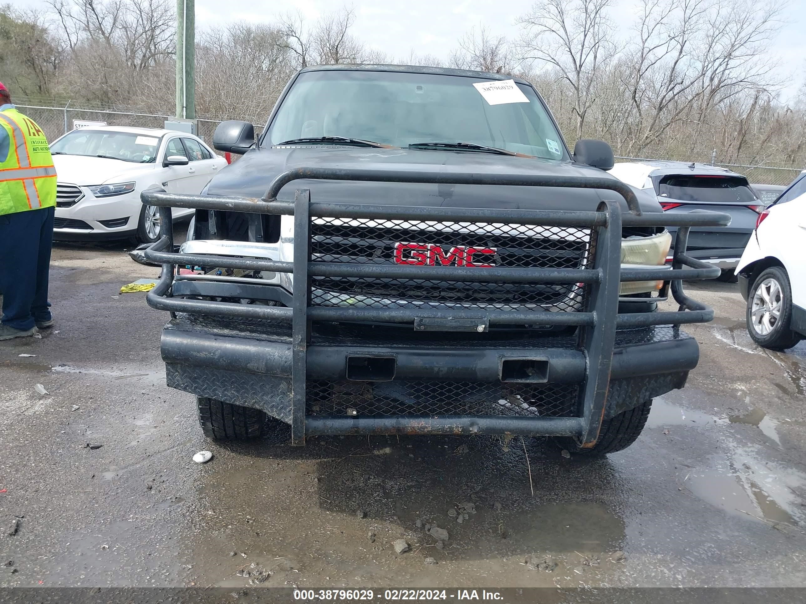 Photo 10 VIN: 1GTHC29U23E100250 - GMC SIERRA 