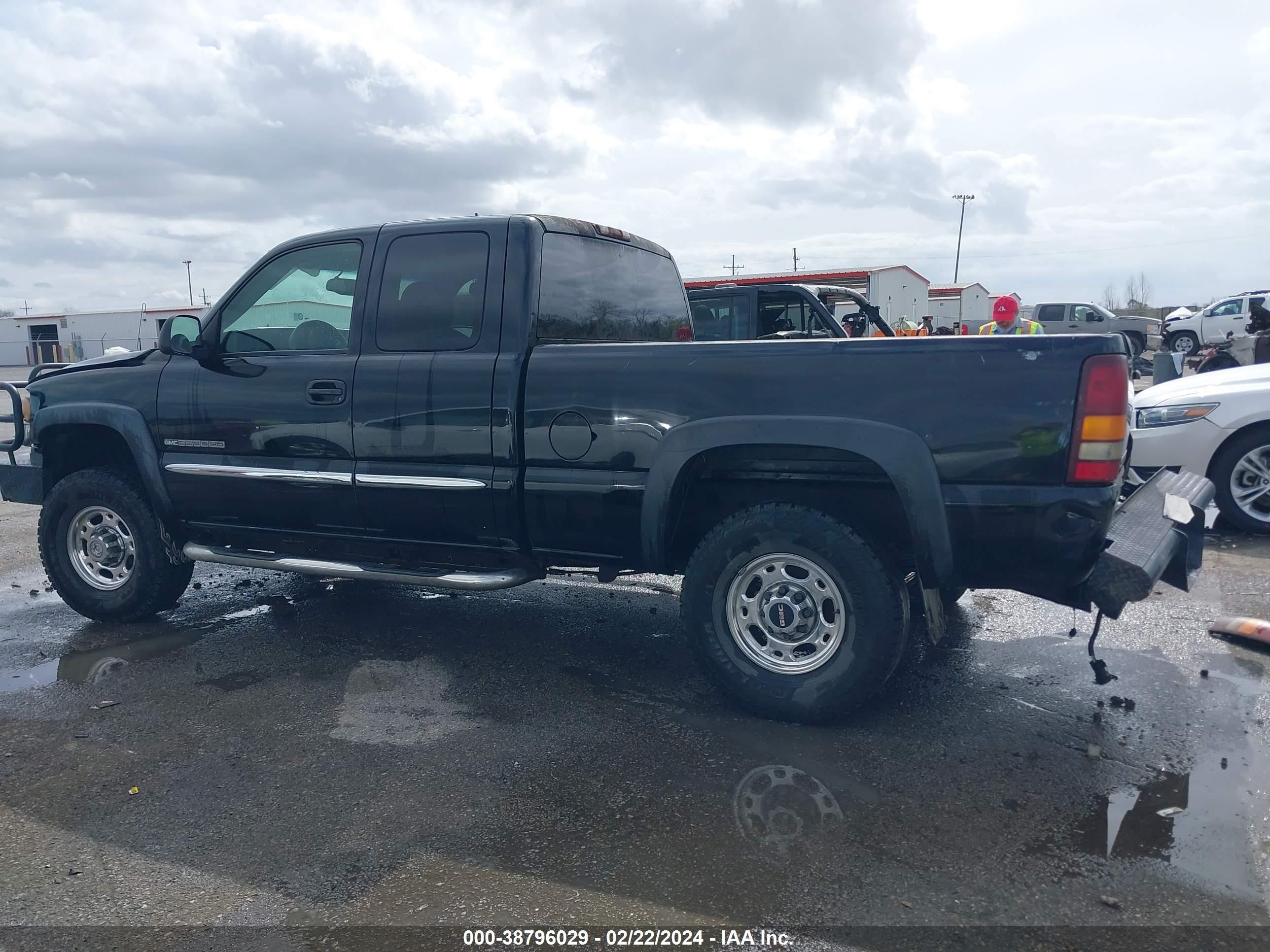 Photo 12 VIN: 1GTHC29U23E100250 - GMC SIERRA 