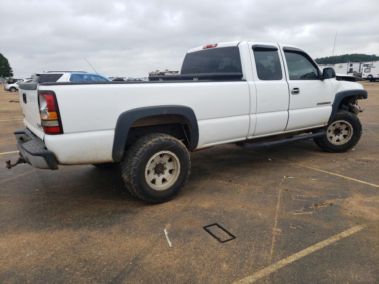 Photo 2 VIN: 1GTHC29U55E344963 - GMC SIERRA 